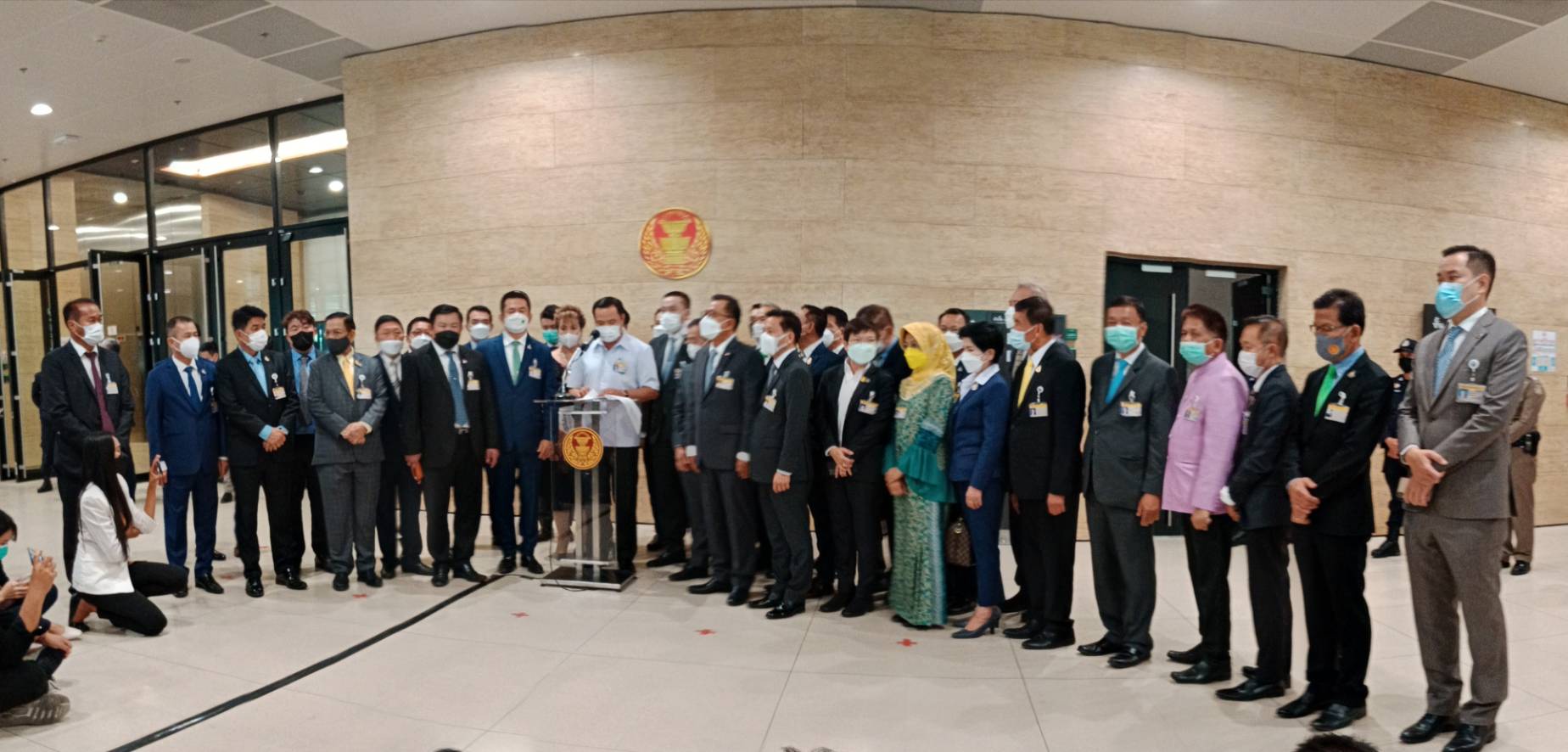 พูดแล้วทำ !!! "อนุทิน" พร้อม ส.ส.ภูมิใจไทย ยื่นร่าง พ.ร.บ.กัญชา กัญชง พ.ศ. .... ต่อประธานสภา เพื่อพิจารณานำเข้าสู่กระบวนการตราเป็นพระราชบัญญัติ เพื่อให้มีผลบังคับใช้ต่อไป