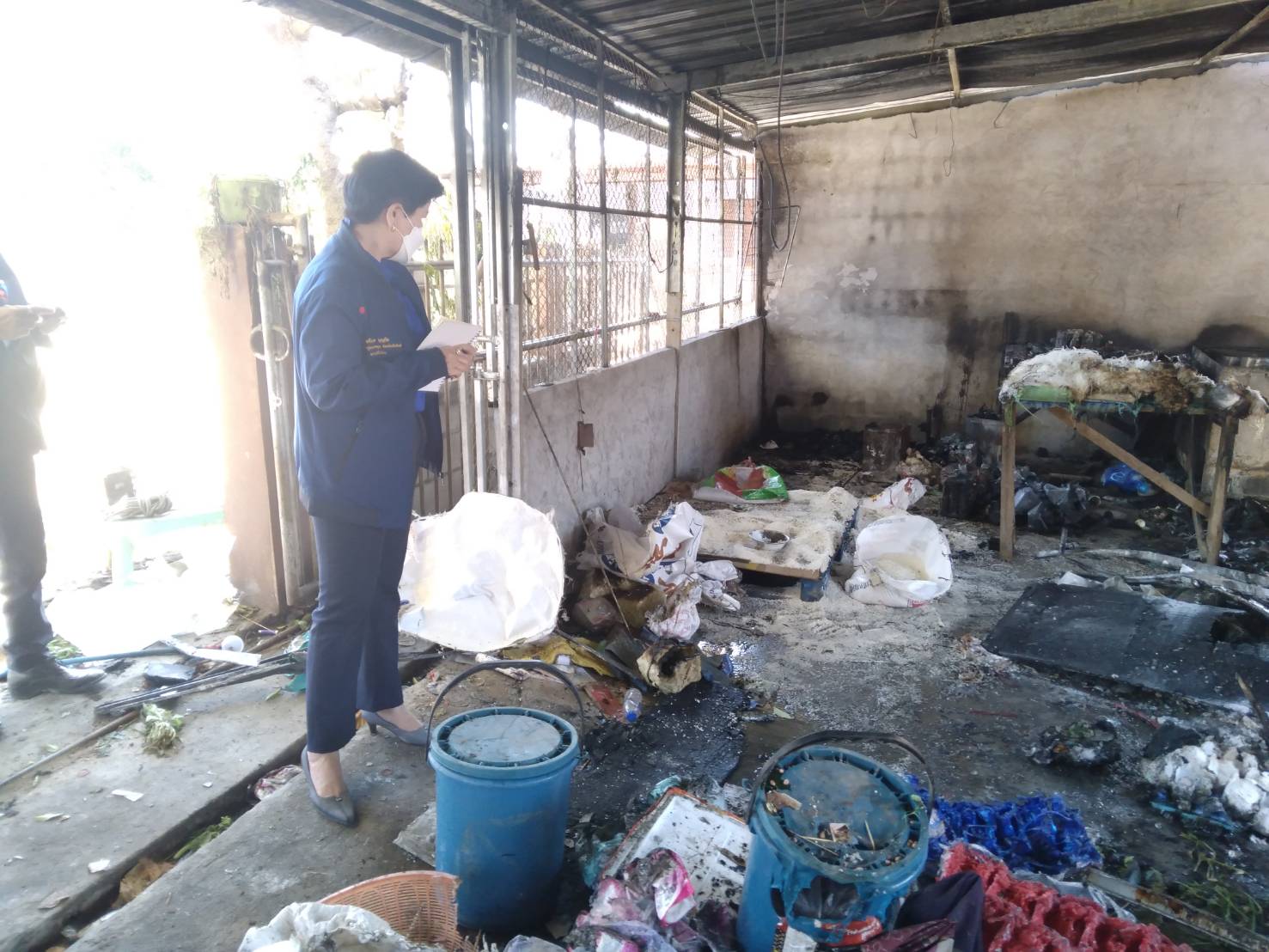 ส.ส.ศรีนวล ลงพื้นที่ช่วยเหลือเบื้องต้นแก่ชาวบ้านผู้ประสบอัคคีภัยที่บ้านห้วยฝาง​ ต.แม่สอย​ อ.จอมทอง​ และได้ลงพื้นที่มอบชุดตรวจ ATK และผ้าห่มกันหนาวให้ประชาชนแก้ไขภัยหนาว ที่ ม.13 บ้านม่อนยะ​ ต.แม่วิน อ.แม่วาง​ จ.เชียงใหม่