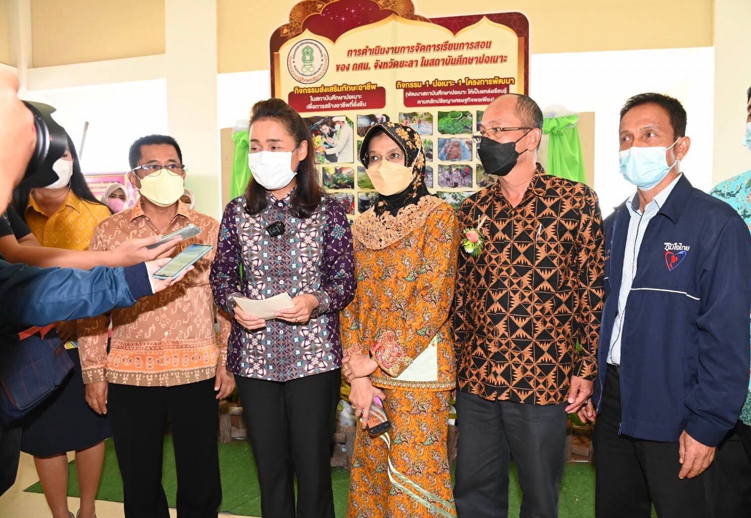 เสมา 3 จัดทีมใหญ่ "สิรภพ- ดร.กมล” ควง “อับดุลฮาฟิซ -เกษมสันต์” เลือดใหม่ขุมกำลังพรรคภูมิใจไทยจังหวัดยะลา ลุย รับฟังเสียงสะท้อนทุกมิติ พร้อมขับเคลื่อนต่อยอดให้เกิดประโยชน์สูงสุดกับลูกหลานและประชาชนชาวยะลา