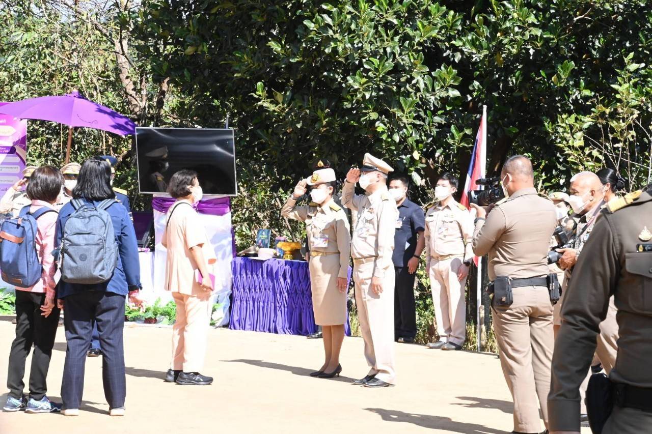 รมช.กนกวรรณ เฝ้าฯ รับเสด็จ สมเด็จพระกนิษฐาธิราชเจ้า กรมสมเด็จพระเทพรัตนราชสุดา ฯ สยามบรมราชกุมารี ในโอกาสทรงติดตาม การจัดการศึกษาสำหรับเด็กและเยาวชนในถิ่นทุรกันดาร ของ ศศช.บ้านเลอะกรา