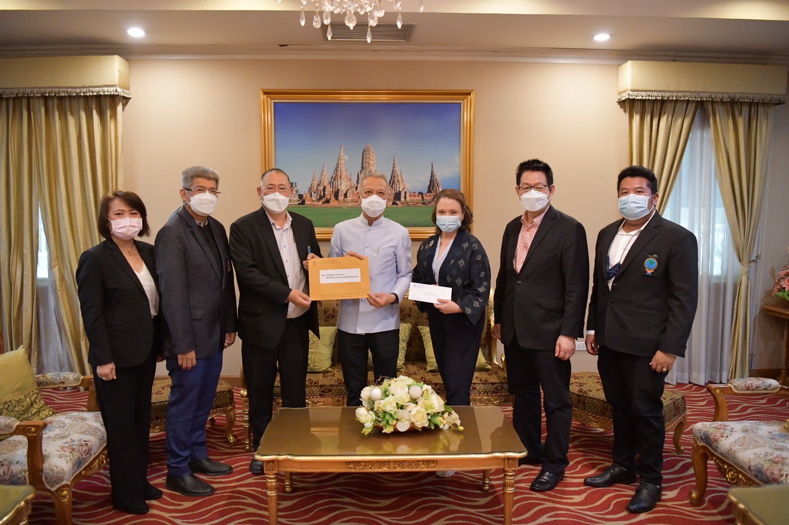 รมว.กก.พิพัฒน์ ได้ให้นายกสมาคมชาวสงขลา, บริษัท มติชน จำกัด (มหาชน) นอกจากนี้ ได้ให้สมาคมโรงแรมไทย เข้ายื่นข้อเสนอในประเด็นความอยู่รอดของธุรกิจโรงแรม และการเยียวยาธุรกิจโรงแรมในการบรรเทาภาระต้นทุนระยะฟื้นตัวปี 2565