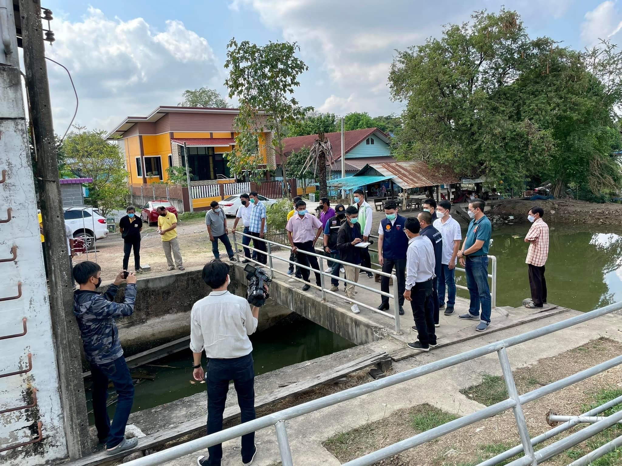 ร่วมแก้ไขปัญหา "ส.ส.กิตติชัย" ลงพื้นที่บันทึกเทปกับทางทีวีรัฐสภา เรื่องร้องเรียนของส.ส. เกี่ยวกับปัญหาประตูระบายน้ำคลองบางพระ จ.ฉะเชิงเทรา ชำรุด และยังไม่ได้รับการแก้ไข เป็นเวลา1 ปีแล้ว