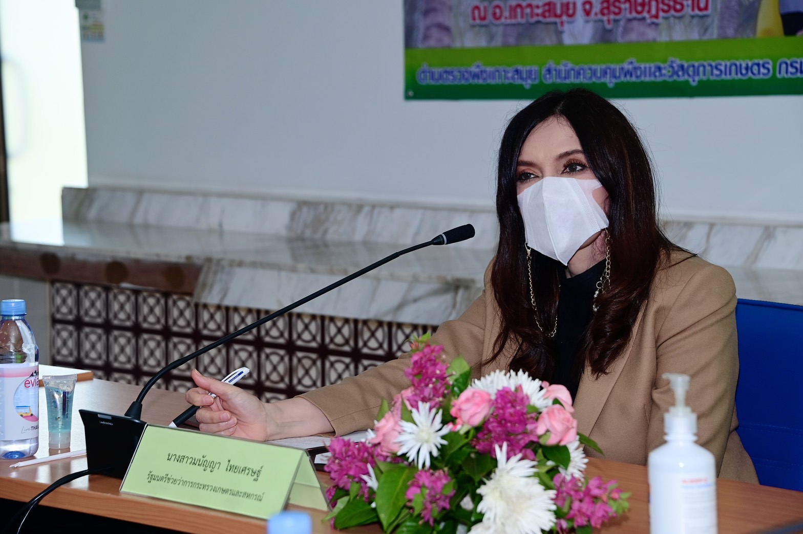 รมช.มนัญญา ไทยเศรษฐ์ พร้อมคณะ ลงพื้นที่ตรวจเยี่ยมด่านตรวจพืชท่าอากาศยานเกาะสมุย พร้อมรับฟังบรรยายสรุป ณ ท่าอากาศยานเกาะสมุย อ.เกาะสมุย จ.สุราษฎร์ธานี