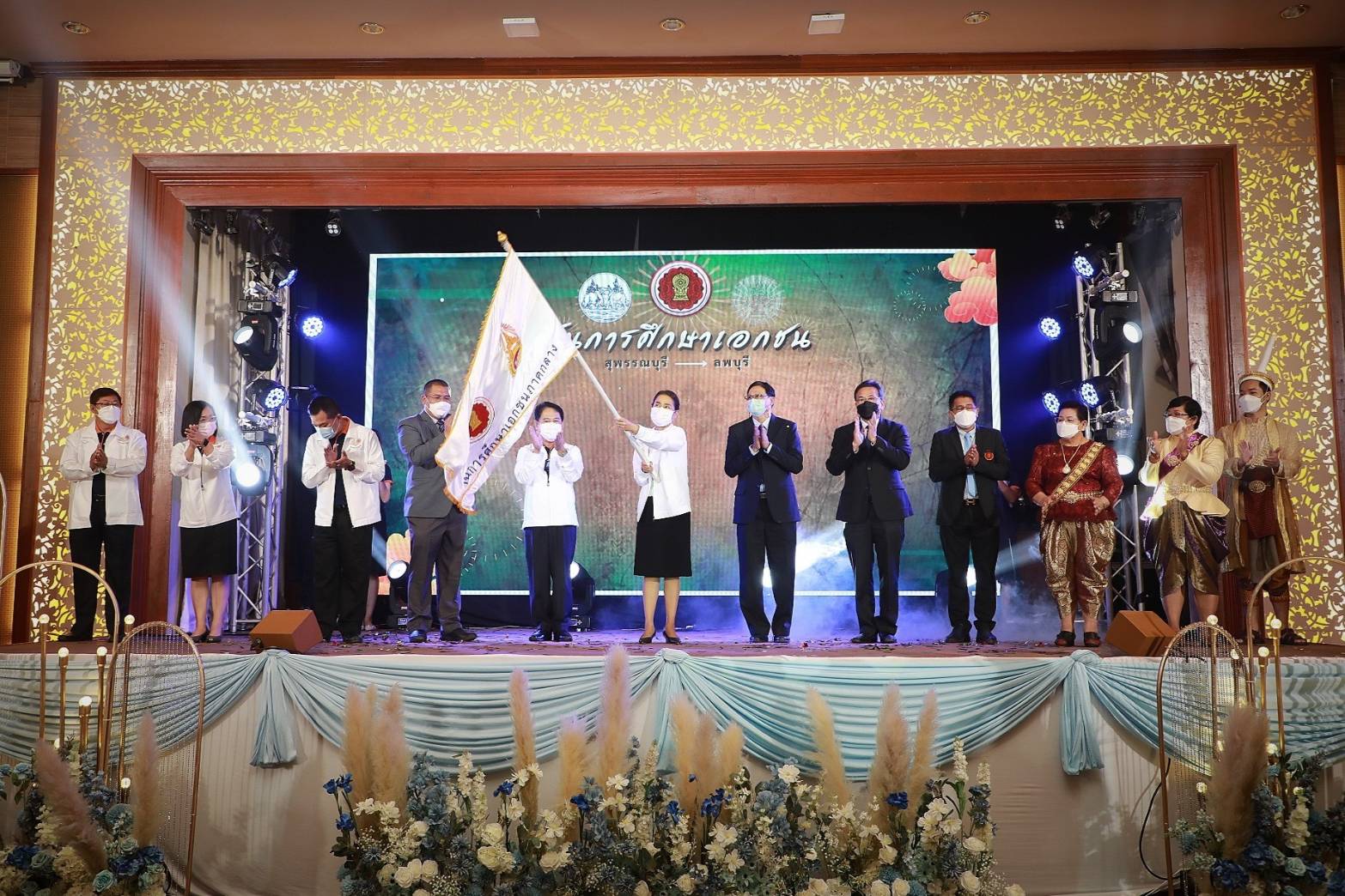 ครูโอ๊ะ ผนึกกำลัง “กมล-สุชาดา” เปิดงานวันการศึกษาเอกชนภาคกลาง ครั้งที่ 6 เผย เป็นเวทีแลกเปลี่ยนเรียนรู้ ปั้น "เด็ก-เยาวชน” ให้มีคุณภาพเป็นกำลังสำคัญในการพัฒนาประเทศ ลั่น สิ่งใดทำได้ทำทันที เพราะครูโอ๊ะ พูดแล้วทำ