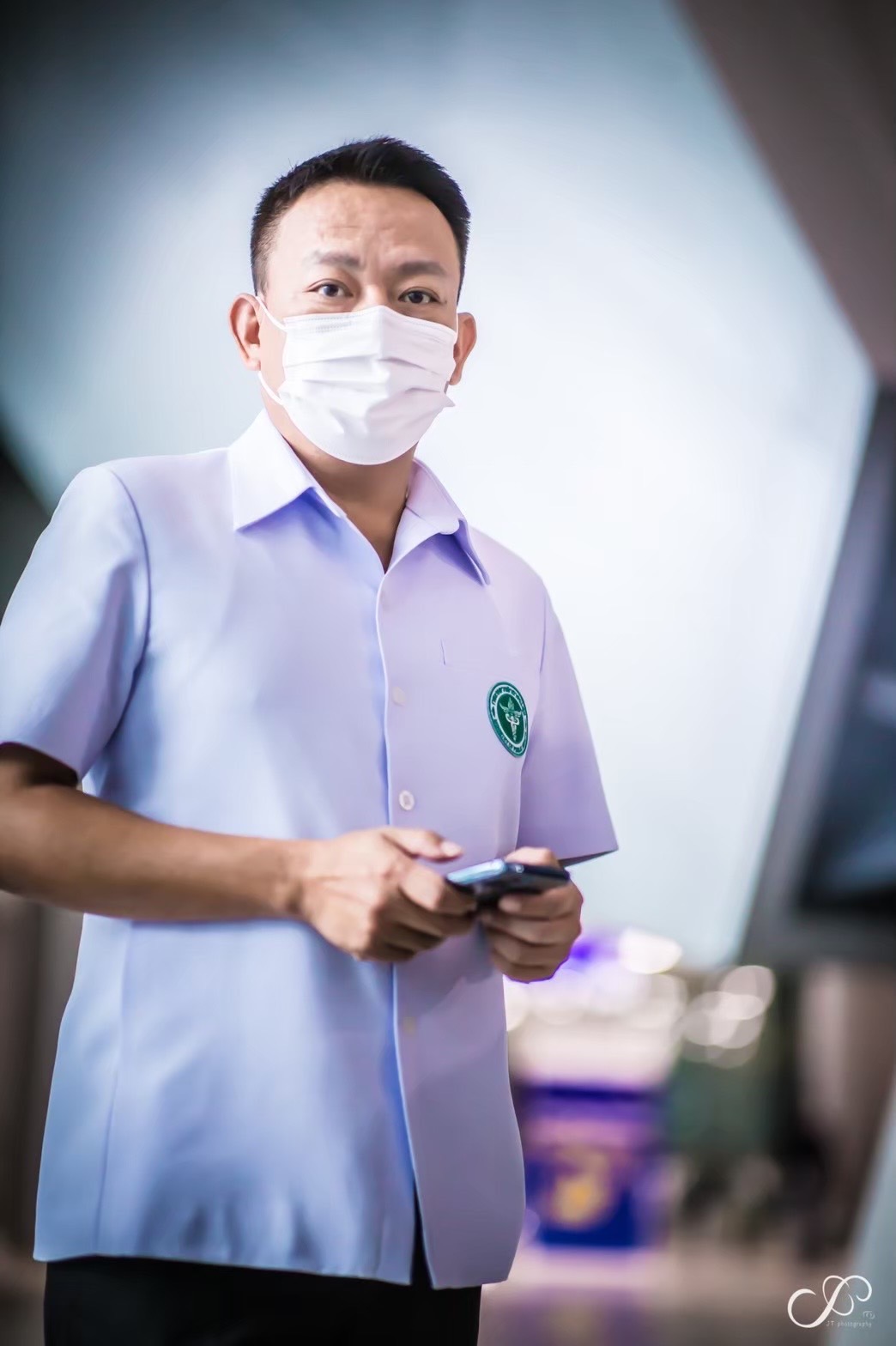 "เลขาฯเม้ง" สวน "ธีรรัตน์" จอมบิดเบือน ปมกราฟฟิกยกเลิกสิทธิ์รักษาฟรี ผู้ป่วยโควิด-19 ย้ำสถาปนา เป็นนักการเมืองรุ่นใหม่ ก็อย่าทำงานแบบน้ำเน่า