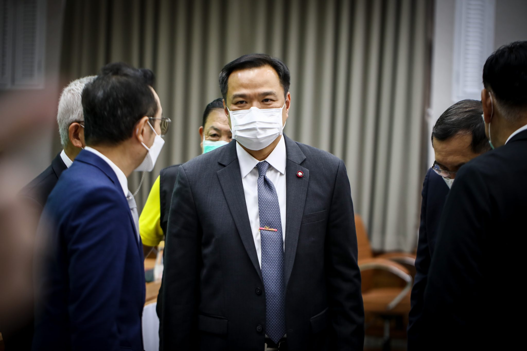 “อนุทิน” รอฟังความคำชี้แจงจากหน่วยงานที่เกี่ยวข้อง ปม รฟฟ.สายสีเขียว ย้ำ ภท.-พรรคร่วม สัมพันธ์ดี แต่ขอสงวนสิทธิ์ลา ครม.เพราะต้องการเลี่ยงปะทะ