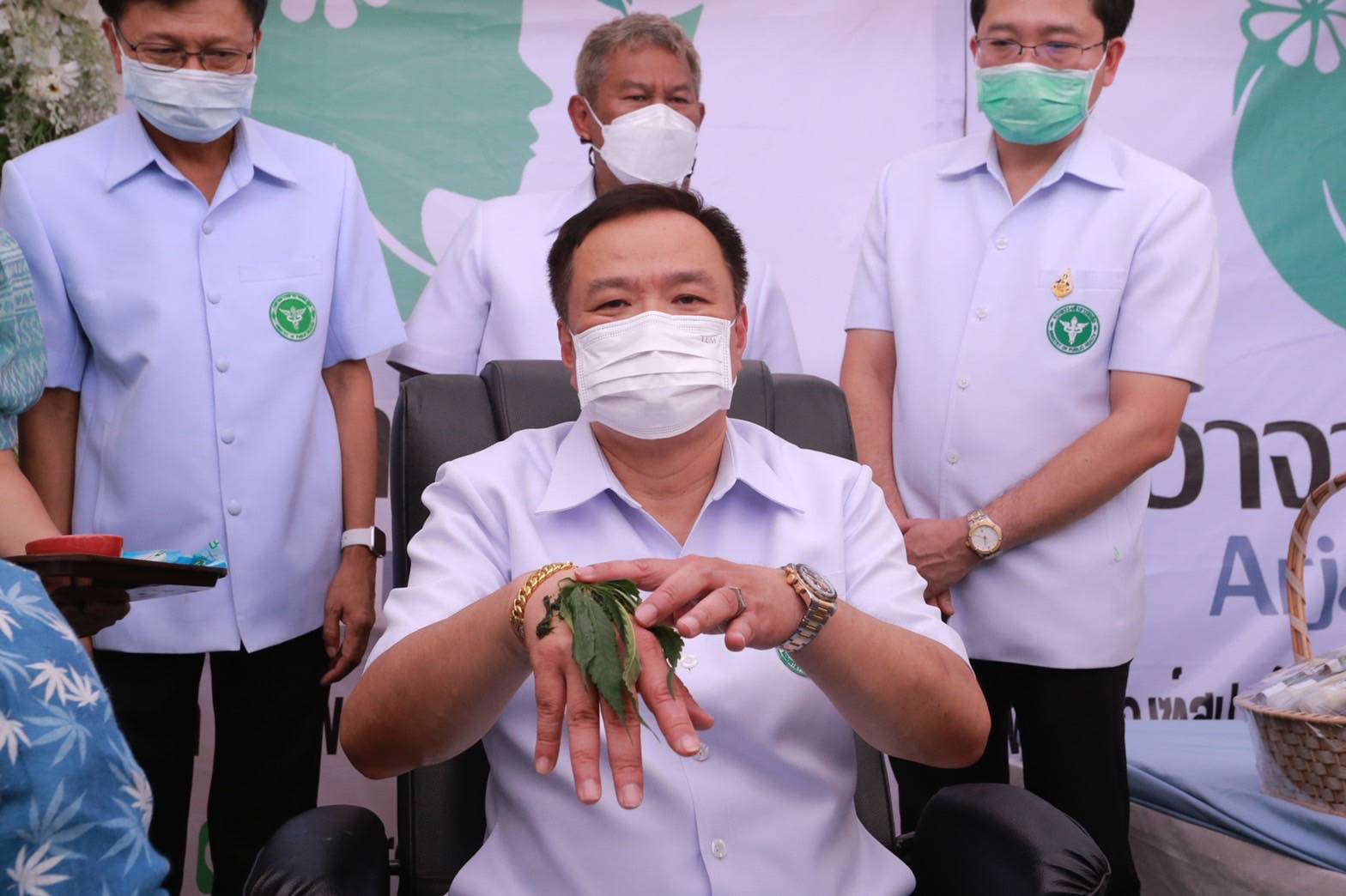 “อนุทิน” เปิดงานกัญชา “บึงกาฬ” มั่นใจ ในอนาคตเป็นพืชเพื่อสุขภาพ เศรษฐกิจใหม่ ส่งเสริมอุตสาหกรรมท่องเที่ยว