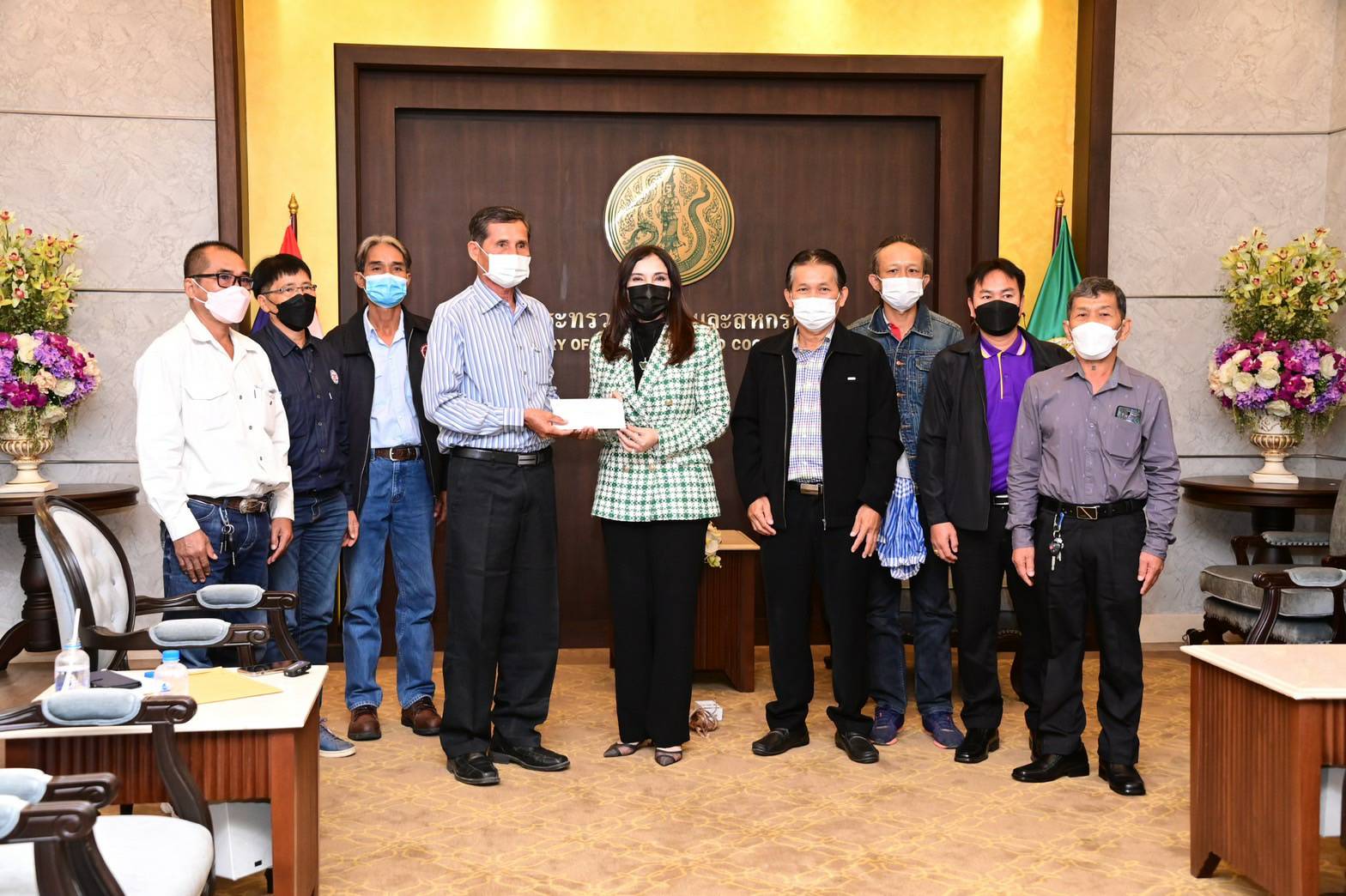 ‘รมช.มนัญญา’ เตรียมหารือ ‘รมว.เกษตรฯ’ แก้ปัญหาโควต้านมโรงเรียน ช่วยเหลือสหกรณ์ผู้เลี้ยงโคนมให้ได้รับความเป็นธรรมทุกฝ่าย