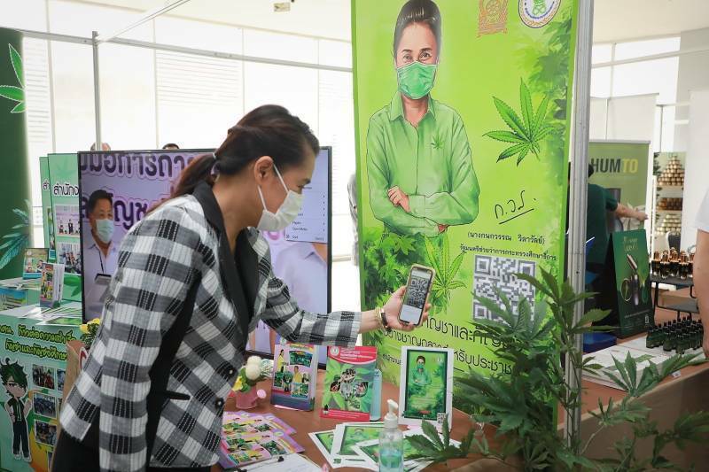 "ครูโอ๊ะ" เยี่ยมให้กำลังใจชาว กศน.กทม. นำนิทรรศการ กศน.ก้าวต่อความสำเร็จ ร่วมโชว์ในงานประชุมวิชาการกัญชาทางการแพทย์ ปลดล็อกกัญชากัญชง สร้างสุขภาพ-รายได้