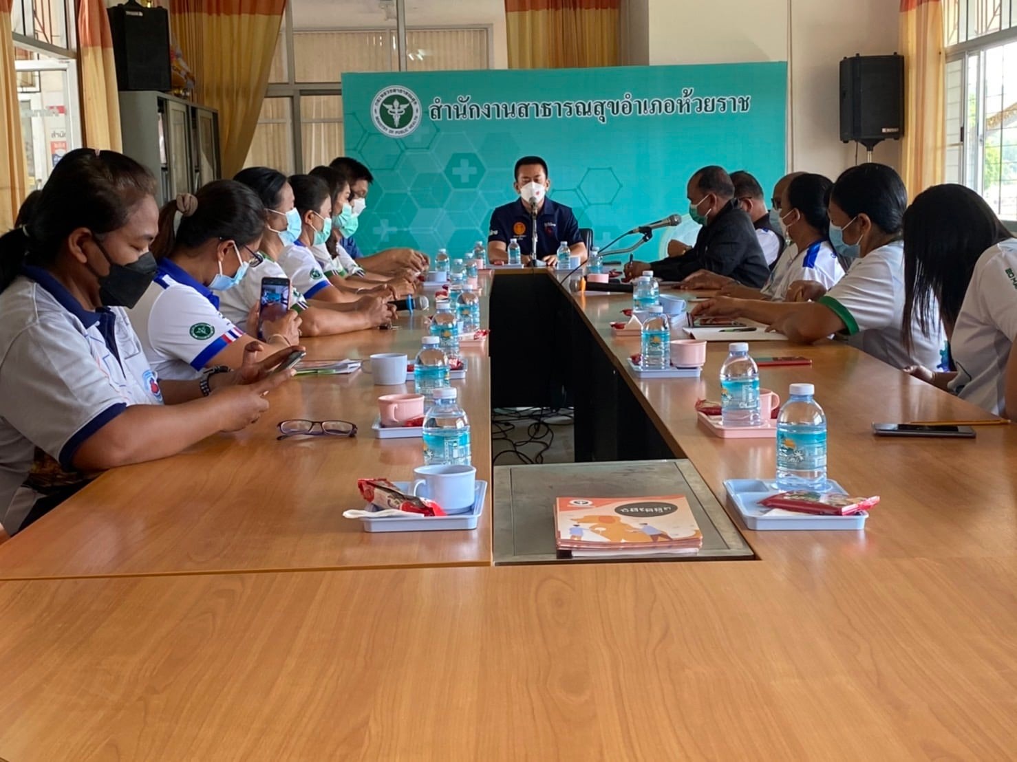 "อดิพงษ์" ร่วมประชุมกับสาธารณสุข และประธาน อสม อ.ห้วยราช เพื่อปรึกษาหารือแนวทางการป้องกันการระบาดของโรคโควิด-19 นอกจากนี้ ได้มอบหมายให้ทีมงานลงพื้นที่มอบ ATK ให้กับชาว ต.เมืองไผ่-เทศบาล ต.อุดมธรรม-เทศบาล ต.กระสัง-ชาวบ้านหัวช้าง-บ้านตะคร้อ  อ.กระสัง จ.บุรีรัมย์