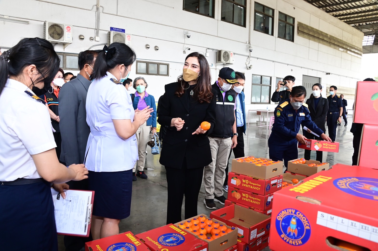 รมช.มนัญญา ไทยเศรษฐ์ ลงพื้นที่ตรวจด่านสะพานมิตรภาพไทย-ลาว จ.เชียงราย