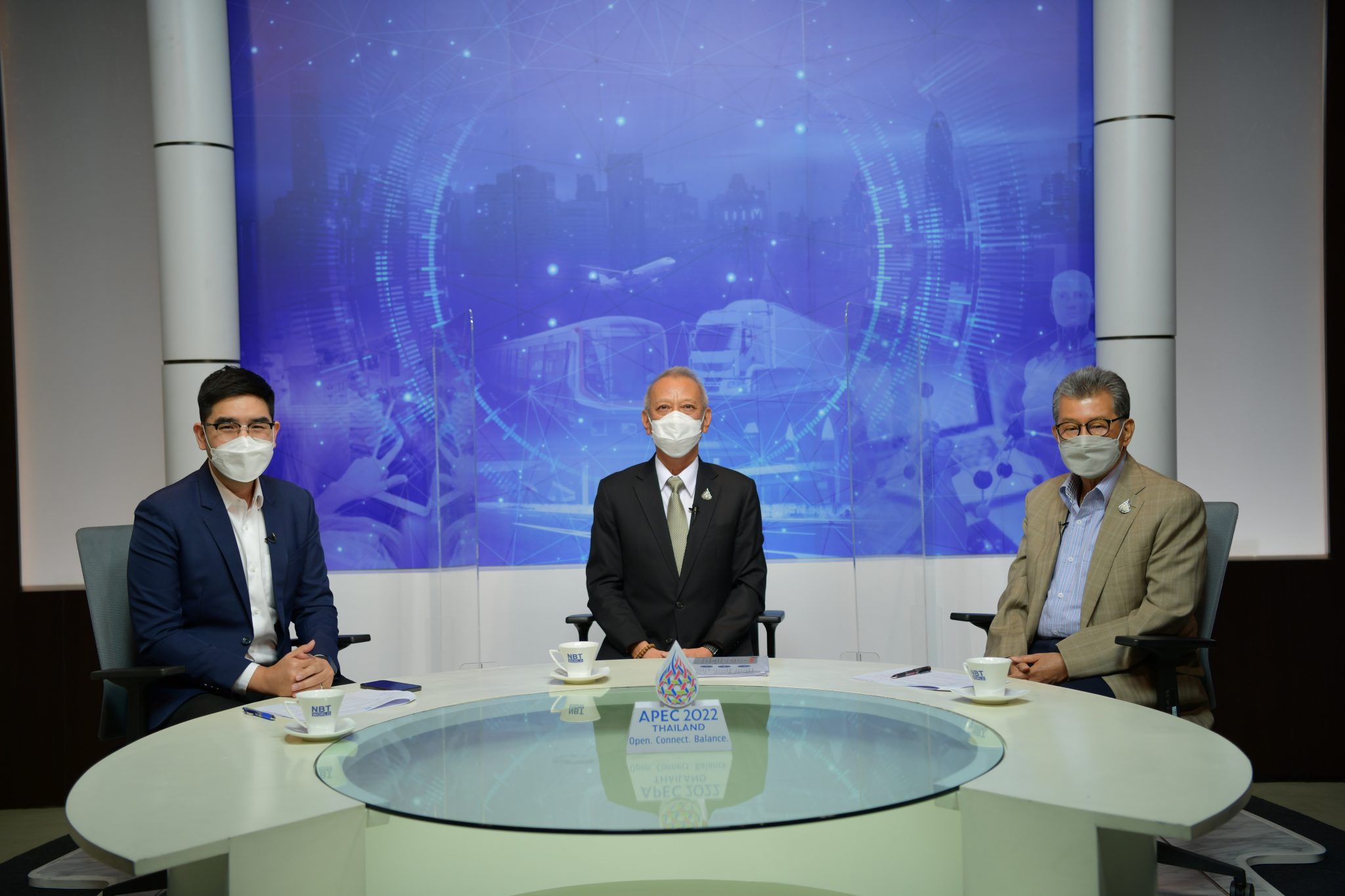 รมว.พิพัฒน์ รัชกิจประการ บันทึกเทปรายการเปลี่ยนโฉมประเทศไทย ในหัวข้อ “พลิกโฉมการท่องเที่ยว ฟื้นเศรษฐกิจ ด้วย Visit Thailand Year 2022” ณ สตูดิโอ สำนักข่าว กรมประชาสัมพันธ์