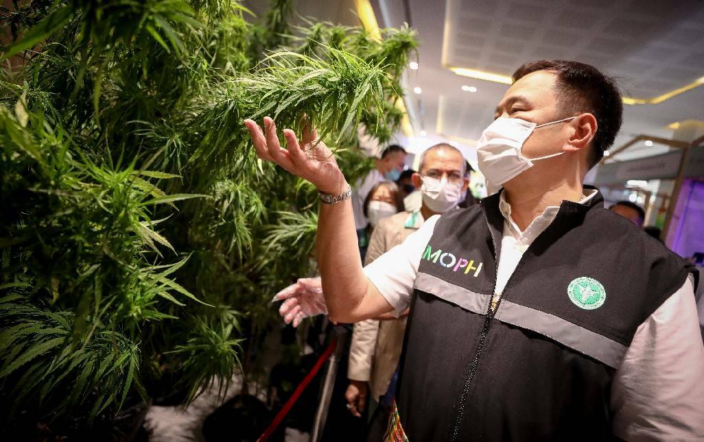 รองนายกรัฐมนตรี อนุทิน ชื่นชมศักยภาพภาคอีสานอุดมสมบูรณ์ มีศักยภาพสำคัญผลักดันความก้าวหน้าของประเทศ  พร้อมฝากถึงคนในพื้นที่วางแผนใช้ประโยชน์จากโครงสร้างพื้นฐานที่รัฐบาลลงทุนทั้งทางถนน ทางรางสร้างอาชีพยกระดับรายได้