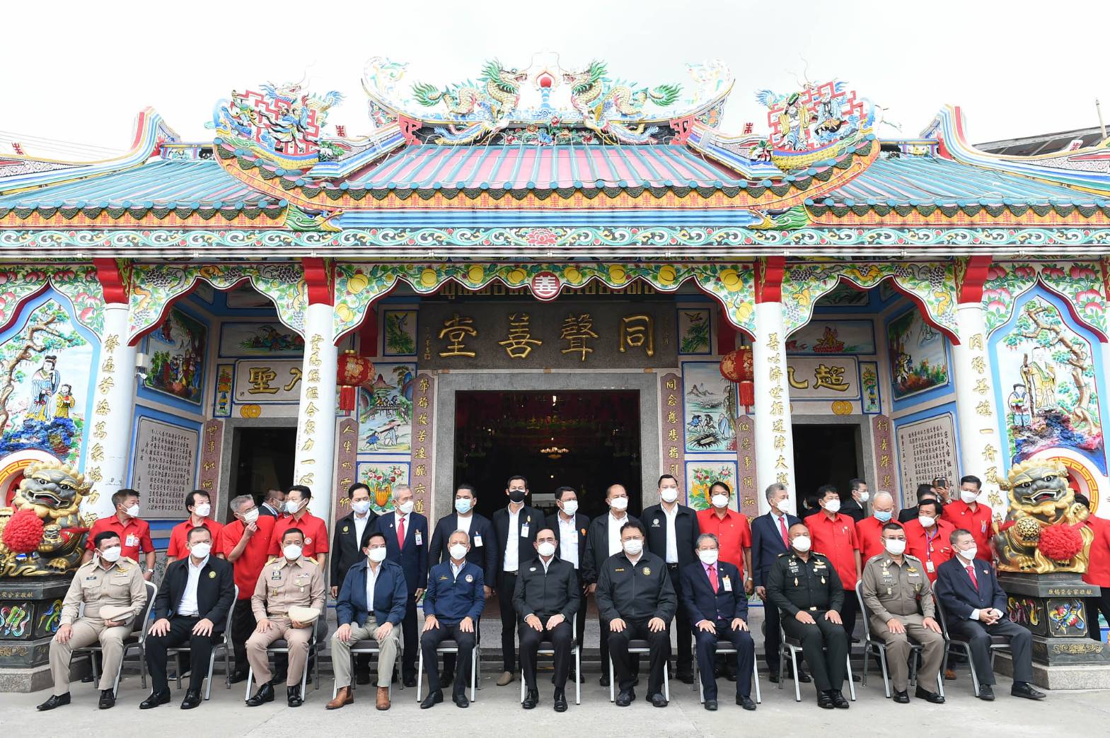 รมว.ท่องเที่ยวและกีฬา ร่วมคณะนายกรัฐมนตรี ลงพื้นที่เทศบาลนครหาดใหญ่ พบปะเยี่ยมเยียนประชาชน บอก "เอาตัวและหัวใจมาฝากทุกคน" ยืนยันทำทุกวิถีทางเพื่อแก้ไขปัญหาให้ประชาชนผ่านมาตรการต่างๆ ของรัฐบาล