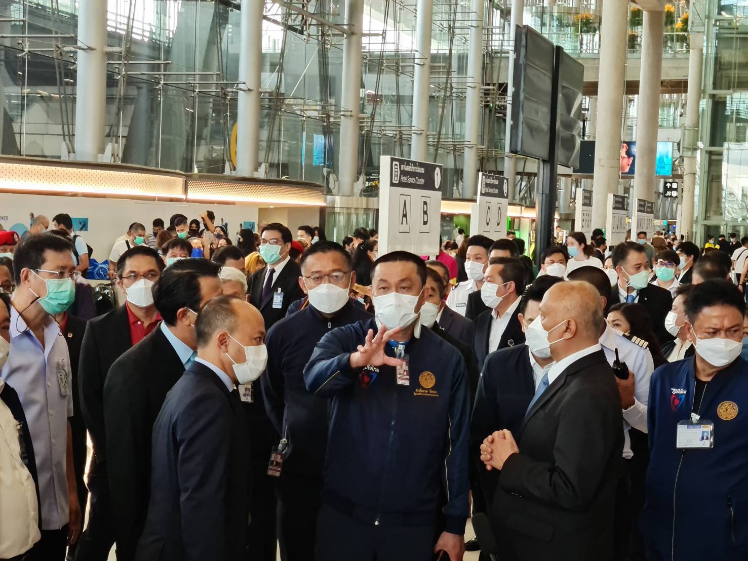 รมว.คมนาคม ตรวจความพร้อมการดำเนินการตามนโยบายเปิดประเทศ ในวันที่ 1 พ.ค. 65 ตามนโยบาย พลเอก ประยุทธ์ จันทร์โอชา นายกรัฐมนตรี ภายหลัง ศบค. ผ่อนปรนมาตรการการเดินทาง เข้าราชอาณาจักร