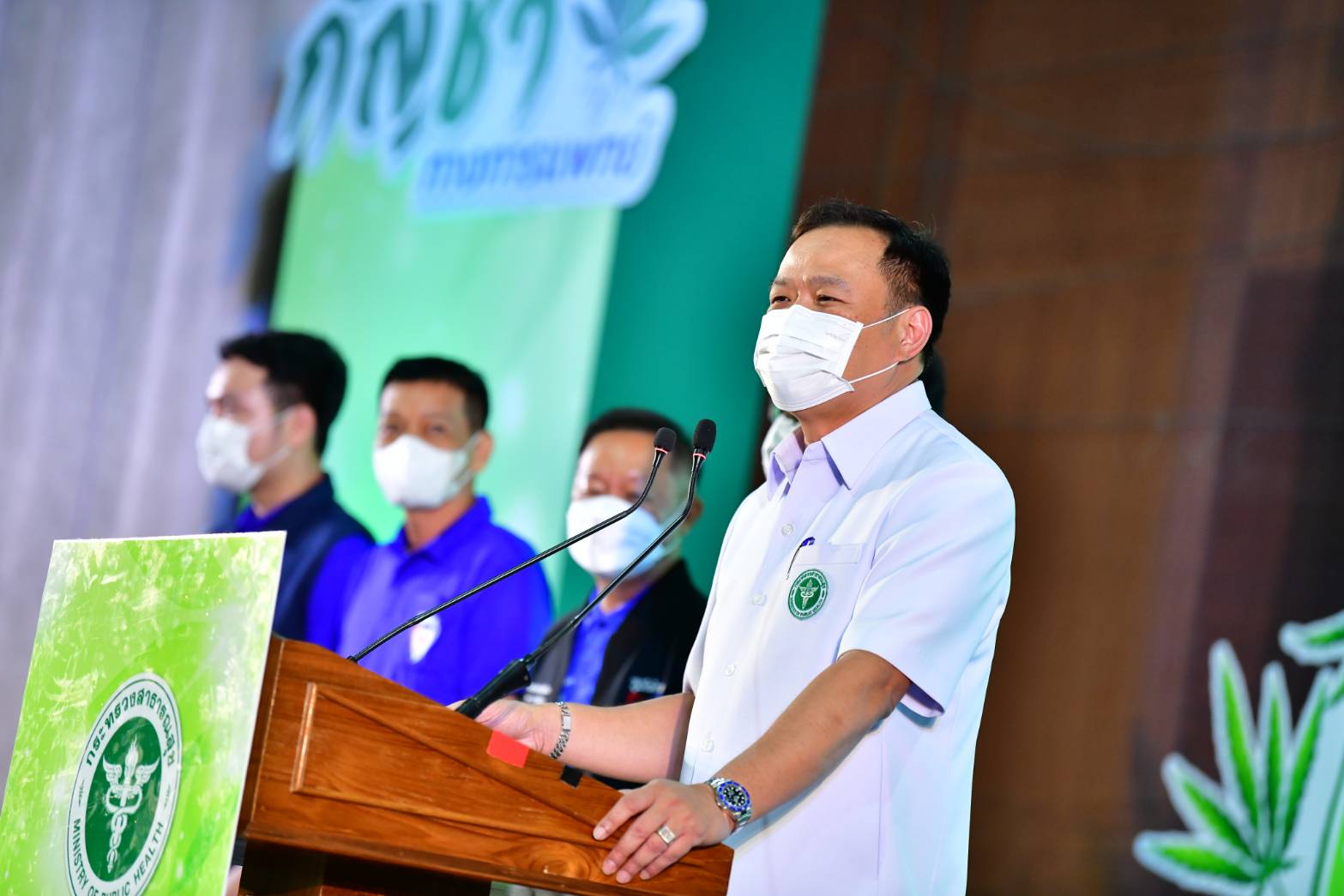 “อนุทิน” แจงยิบ นโยบายกัญชา “ภูมิใจไทย” สกัดการผูกขาด ปลูกใช้ในครัวเรือนแค่จดแจ้ง รายย่อยจำหน่ายผลิตภัณฑ์ ไม่ต้องขออนุญาต เดินหน้า 9 มิถุนายน นี้ เผย เตรียมแจกกัญชา 1 ล้านต้น ถึงมือประชาชน