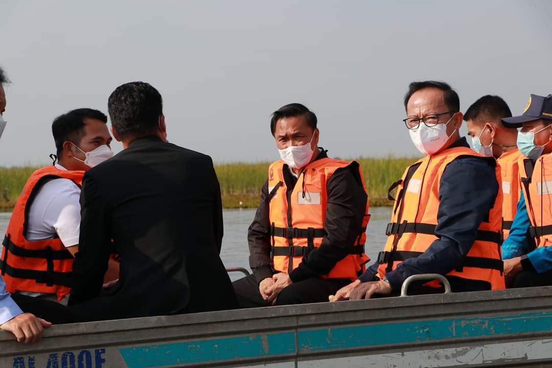 มท.2 ลงพื้นที่ จ.บึงกาฬ ตรวจเยี่ยม "หนองผือ-หนองนาแซง"อ.เซกา เพื่อผลักดันและพัฒนาสู่การท่องเที่ยว โดยนำจุดเด่นเชิงนิเวศน์ และความเชื่อ มาสร้างมูลค่าทางเศรษฐกิจ