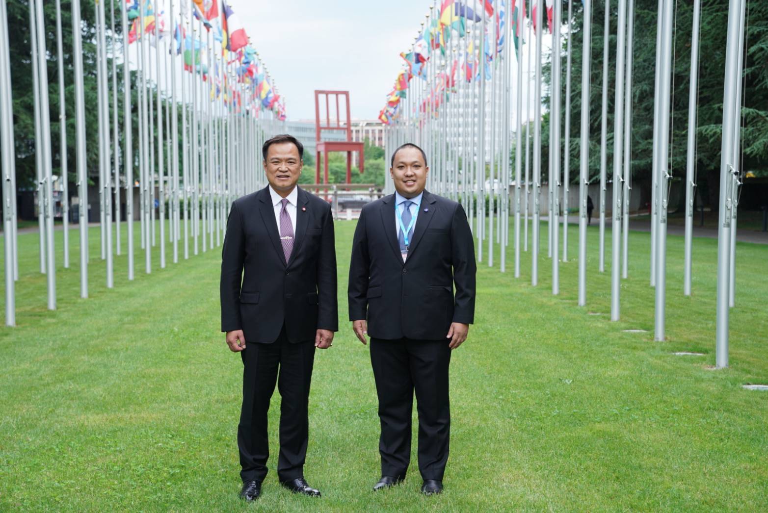 "พลพีร์" เผย นานาชาติ ยกนิ้ว ระบบสุขภาพไทยสุดเจ๋ง คุมโควิดฯ มีประสิทธิภาพ "อนุทิน" ปลื้ม นำ สธ.ไทย ผงาดเวทีโลก