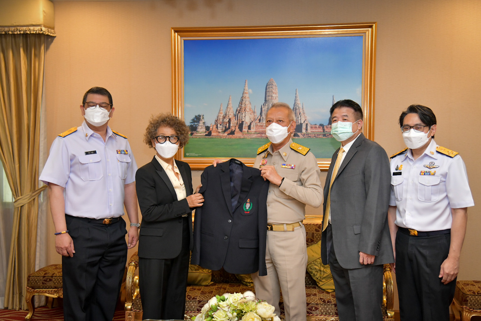 "กระทรวงท่องเที่ยวกีฬา" มอบโล่ขอบคุณ "เบเคอร์" หลังประสานปลดล็อก วาดา