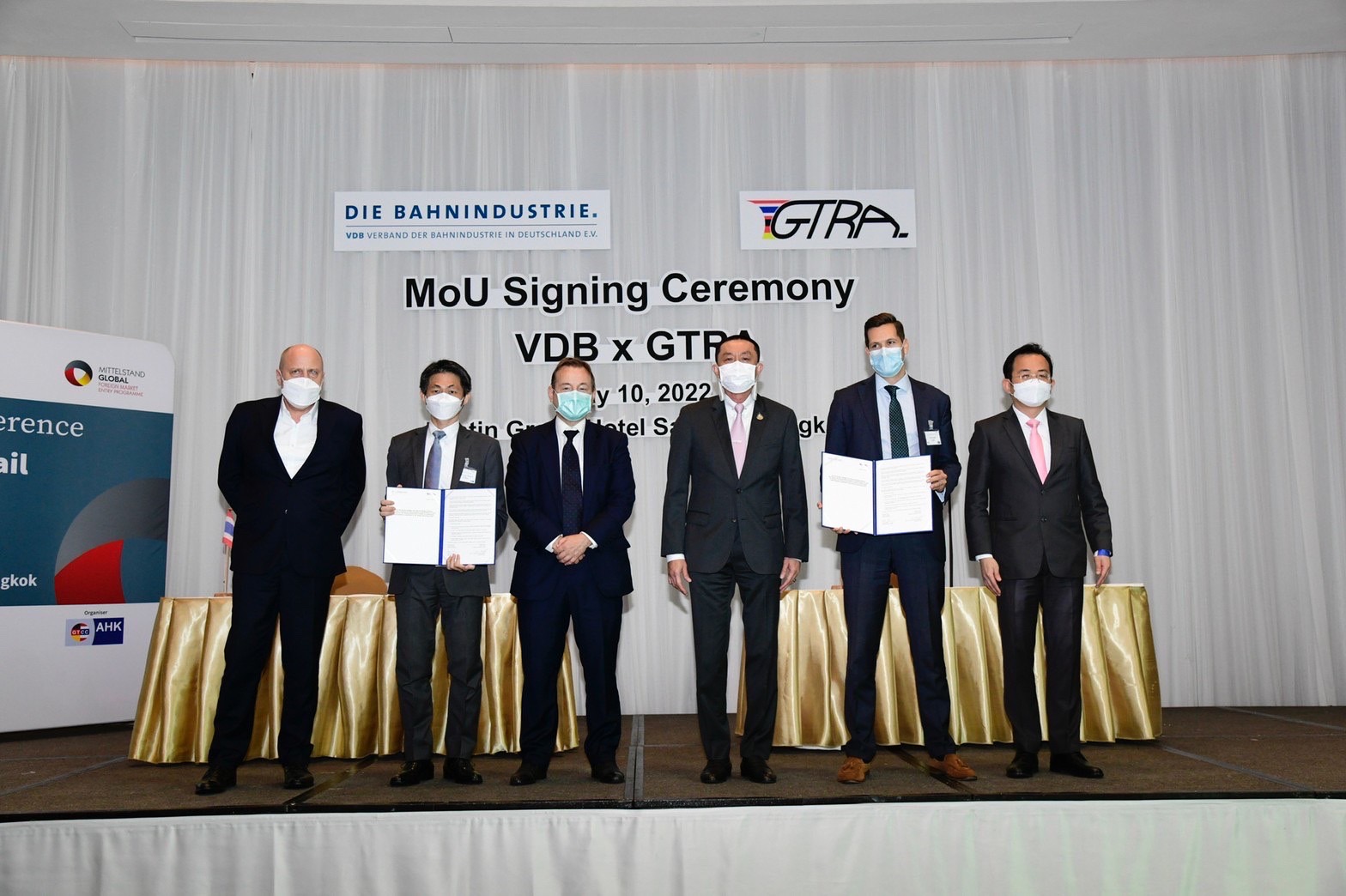 รมว.คค. ร่วมปาฐกถาการประชุม German – Thai Conference ในหัวข้อ “The Future is Rail” และร่วมเป็นสักขีพยานในพิธีลงนามความตกลงเพื่อความร่วมมือด้านระบบรางระหว่างสมาคมอุตสาหกรรมระบบรางในเยอรมนี และสมาคมระบบรางเยอรมัน – ไทย