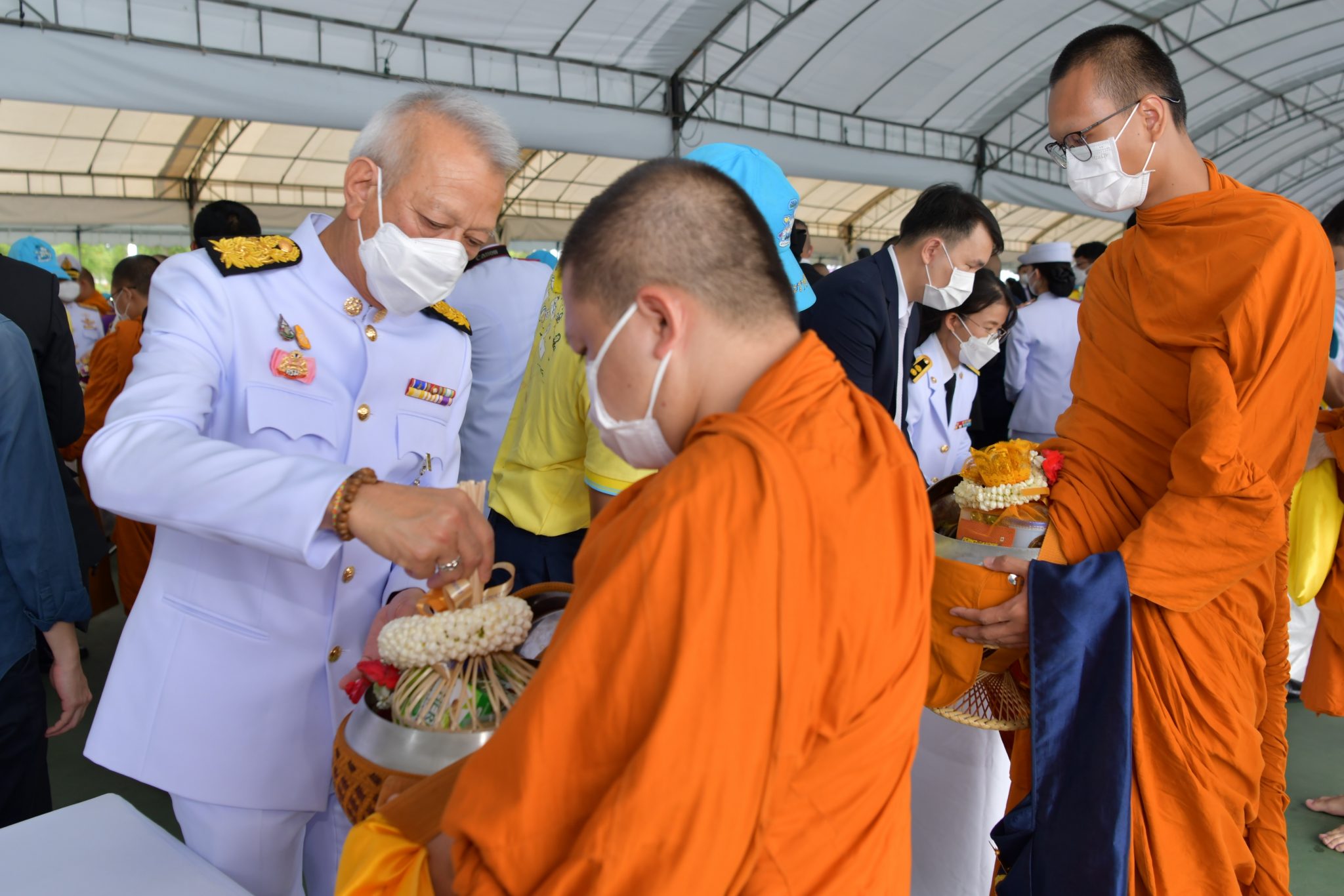 รมว.พิพัฒน์ ร่วมพิธีเจริญพระพุทธมนต์ และพิธีทำบุญตักบาตรถวายพระราชกุศลเนื่องในโอกาสวันเฉลิมพระชนมพรรษา สมเด็จพระนางเจ้า ฯ พระบรมราชินี 3 มิถุนายน 2565