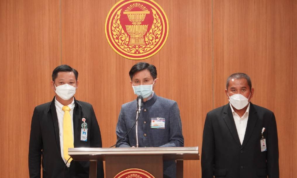 กมธ.พ.ร.บ.กัญชา กัญชง เสียงข้างมาก เคาะ ปลูกกัญชาขนาดครัวเรือนได้ไม่เกิน 10 ต้น หรือมากกว่าได้ในกรณีเป็นผู้ป่วยตามใบสั่งเเพทย์ ขนาดกลาง 5 ไร่ขึ้นไป แต่ไม่เกิน 20 ไร่