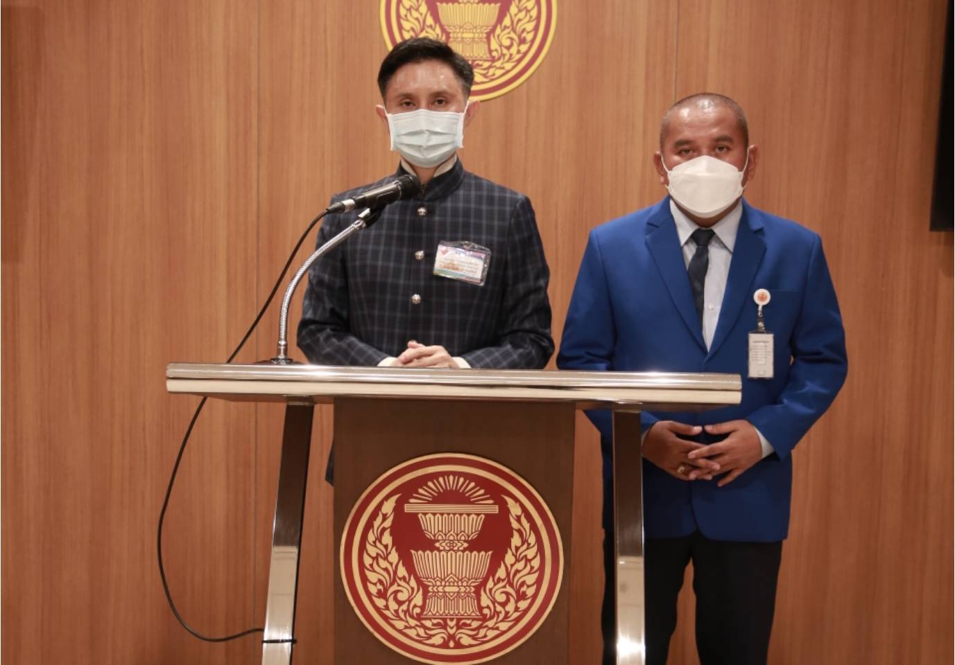 กมธ.กัญชา กัญชง ห่วง ! ใช้ช่อดอกกัญชาปรุงอาหาร แนะ ใช้เฉพาะใบ ราก ลำต้น ขณะที่ ประธาน กมธ.ฯ ยัน ! ไม่คิดยืดเยื้อร่างฯ ออกไปอย่างไม่มีขีดจำกัด พร้อมจะเร่งทำร่างฉบับนี้แล้วเสร็จไม่เกินสิงหาคม เพื่อให้ช่วงสุญญากาศเหลือน้อยที่สุด ชี้ ไม่มีความจำเป็นจะต้องออกพระราชการกำหนด