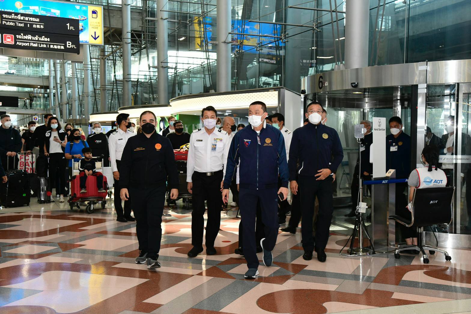 “ศักดิ์สยาม” ตรวจความพร้อมการให้บริการและการอำนวยความสะดวกผู้โดยสาร ตามการปรับมาตรการผ่อนคลายการเดินทางเข้าประเทศไทย ตั้งแต่วันที่ 1 มิถุนายน 2565 ตามนโยบาย พลเอก ประยุทธ์ จันทร์โอชา นายกรัฐมนตรี