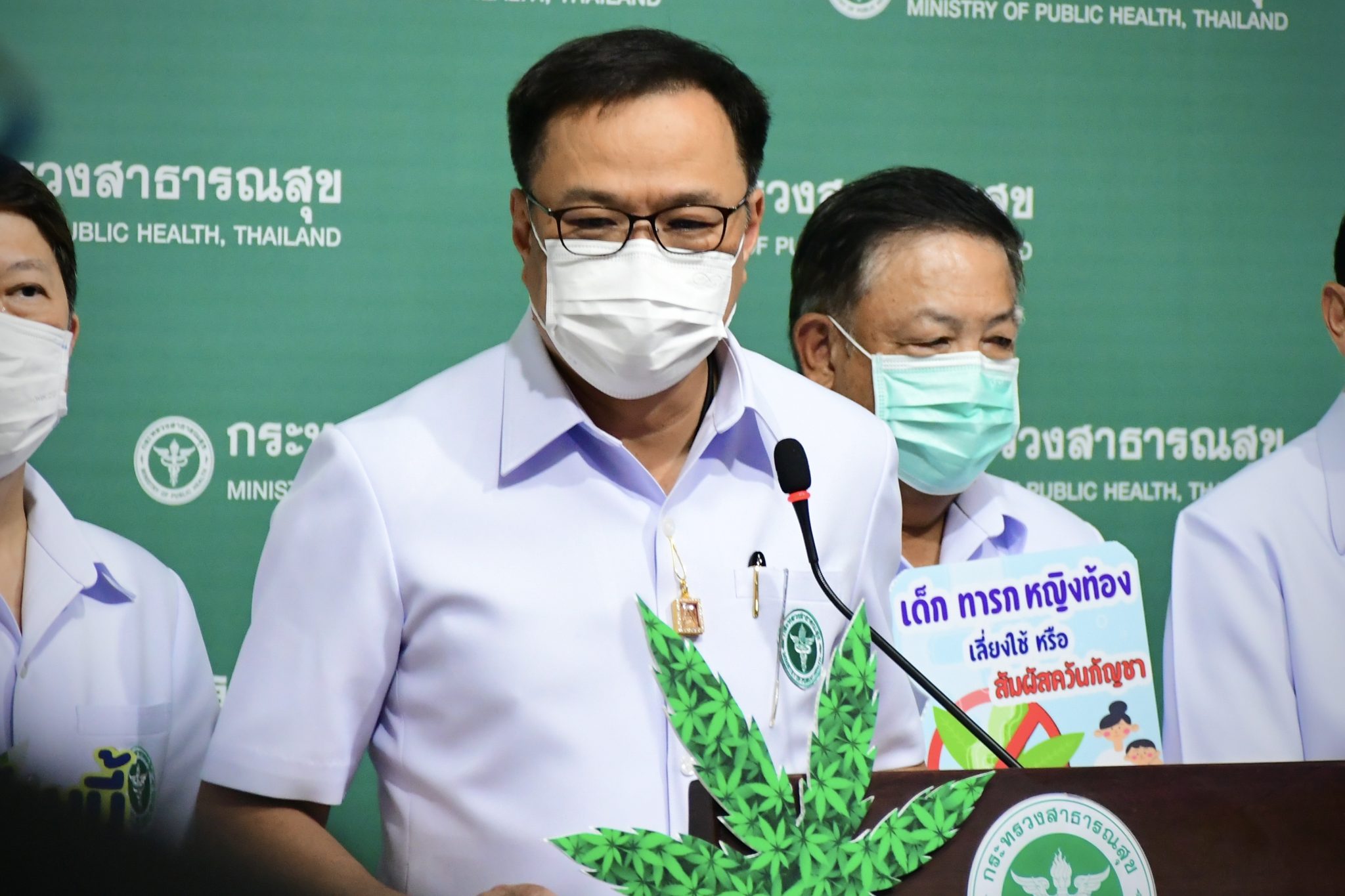 “อนุทิน” ลงนามประกาศ สธ.ให้กัญชา เป็นสมุนไพรควบคุม ดูแลการใช้ สกัดเยาวชนเข้าถึง