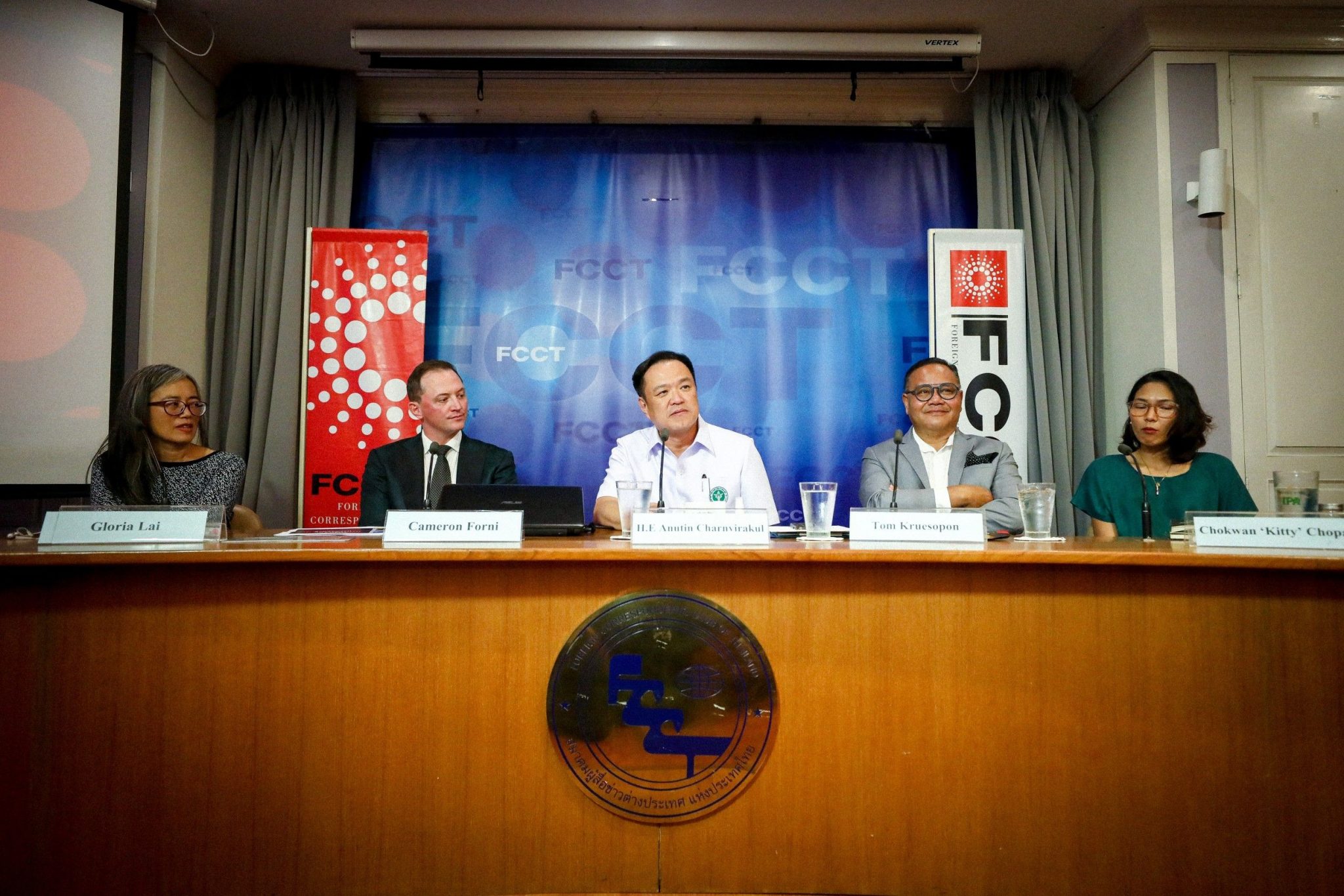 เพราะผู้ป่วยรอไม่ได้ ! “อนุทิน” ตอบคำถาม “สื่อนอก” หากย้อนเวลากลับไป ก็จะเดินหน้าปลดล็อกกัญชา เข้าใจปัญหากฎหมาย แต่ไม่เคยเพิกเฉย เร่งออกประกาศกระทรวงฯ ควบคุมการใช้ ระหว่างรอ พ.ร.บ.สมบูรณ์