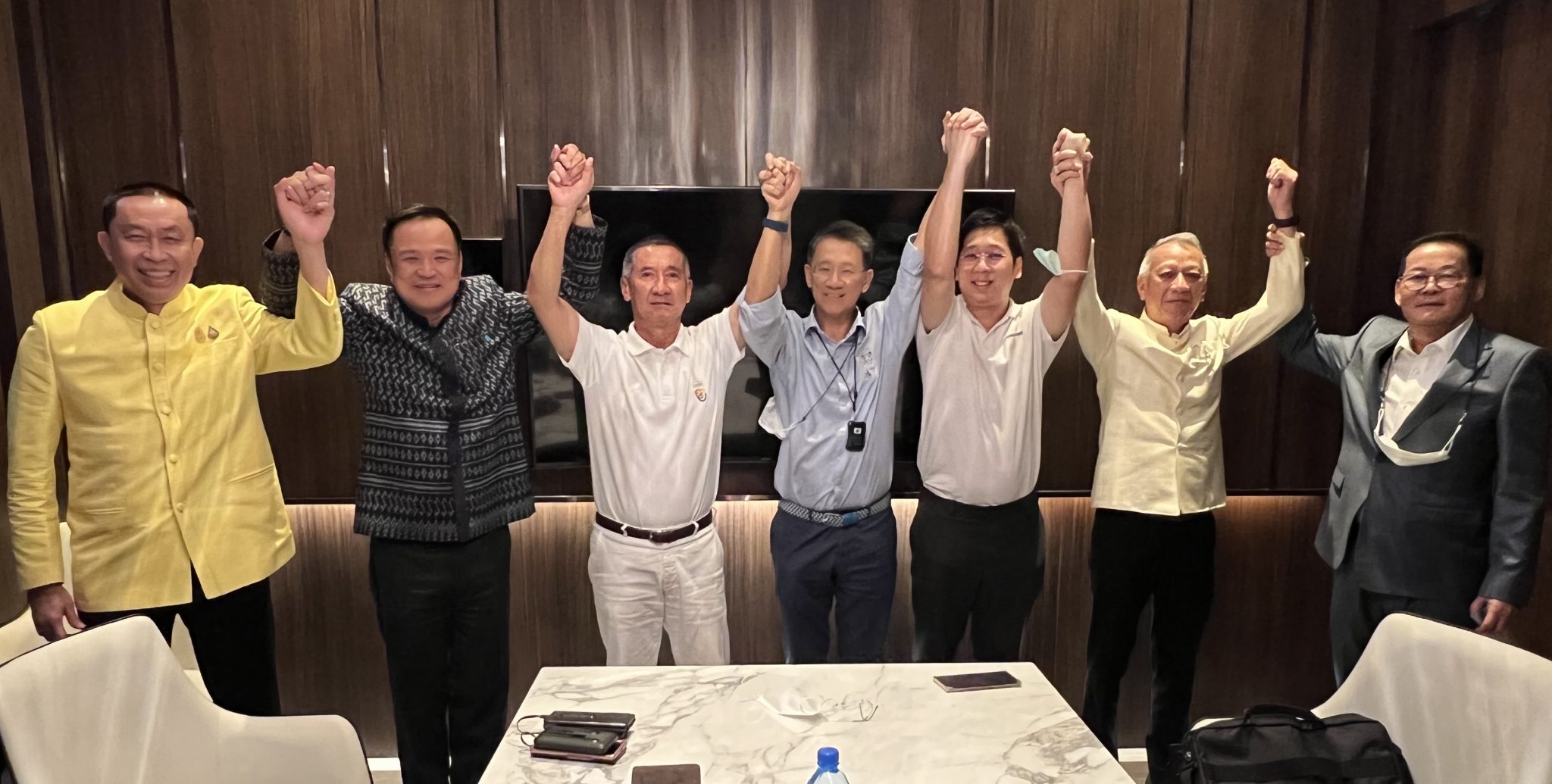 มาแล้ว ! “อนุทิน” เปิดตัว “ประดิษฐ์ – วินัย ภัทรประสิทธิ์” ร่วมทัพ “ภูมิใจไทย” ลุยศึกเลือกตั้งเมืองชาละวัน