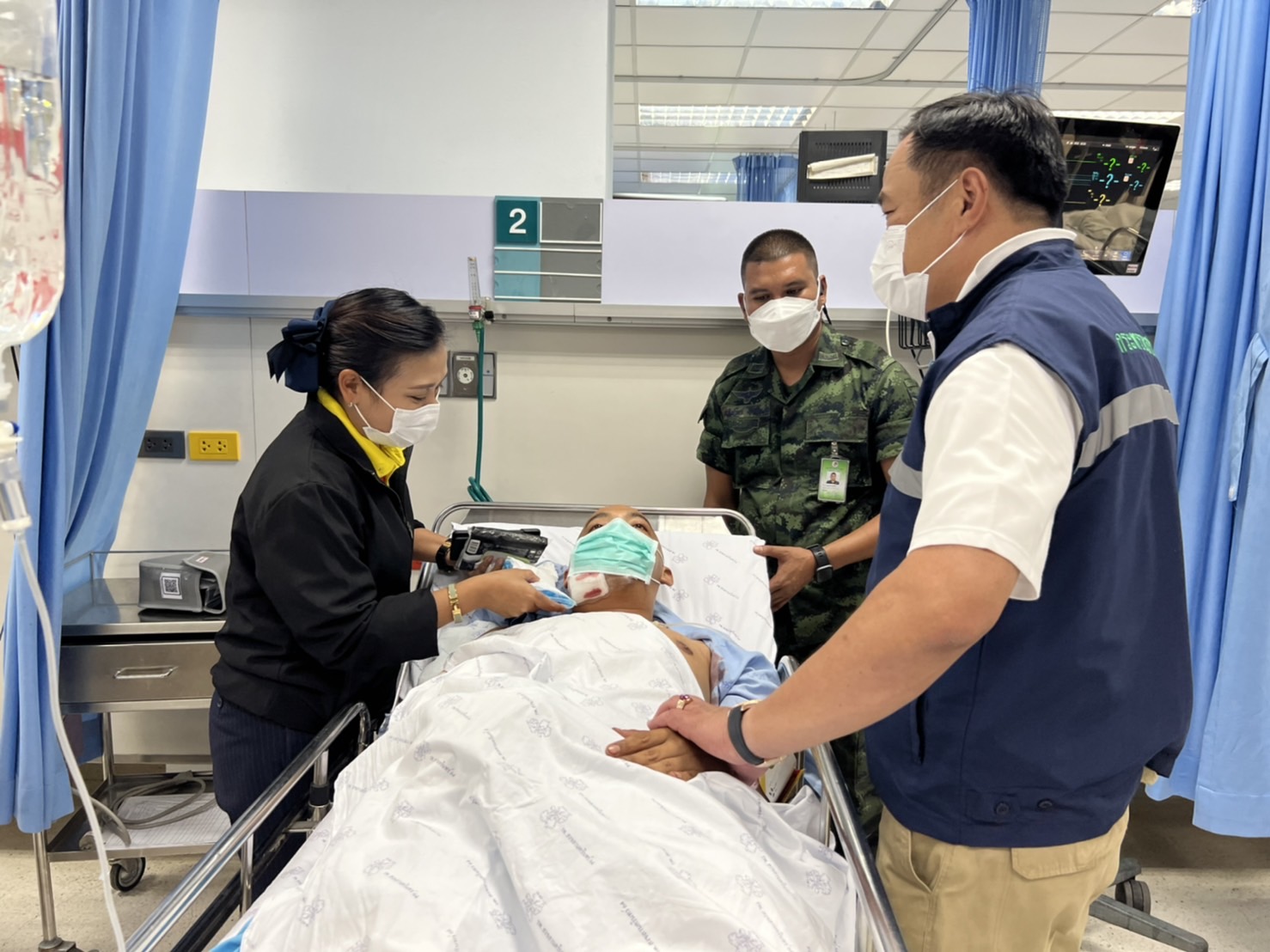 “อนุทิน” บินด่วน เยี่ยมแม่ทัพภาค 4 อัปเดตล่าสุด กระดูกเชิงกรานหัก เสียเลือด แต่ถึงมือหมอแล้ว