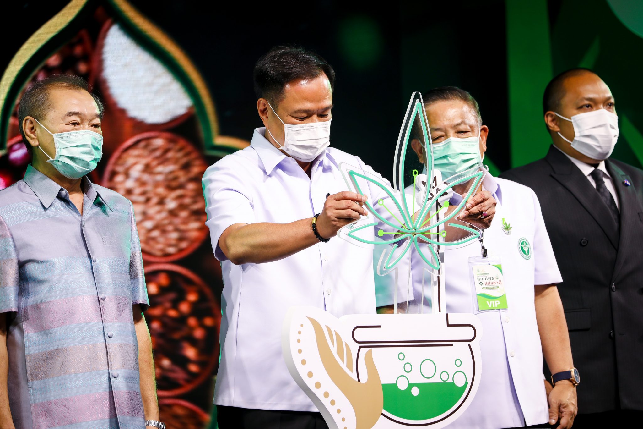 “อนุทิน” ย้ำนโยบายกัญชา ใช้เพื่อการแพทย์ แก้เจ็บป่วย เท่านั้น ขอสังคม ช่วยกันหาความรู้ โปรดเข้าใจกัญชา มีทั้งคุณ และโทษ ขึ้นอยู่กับการเลือกใช้