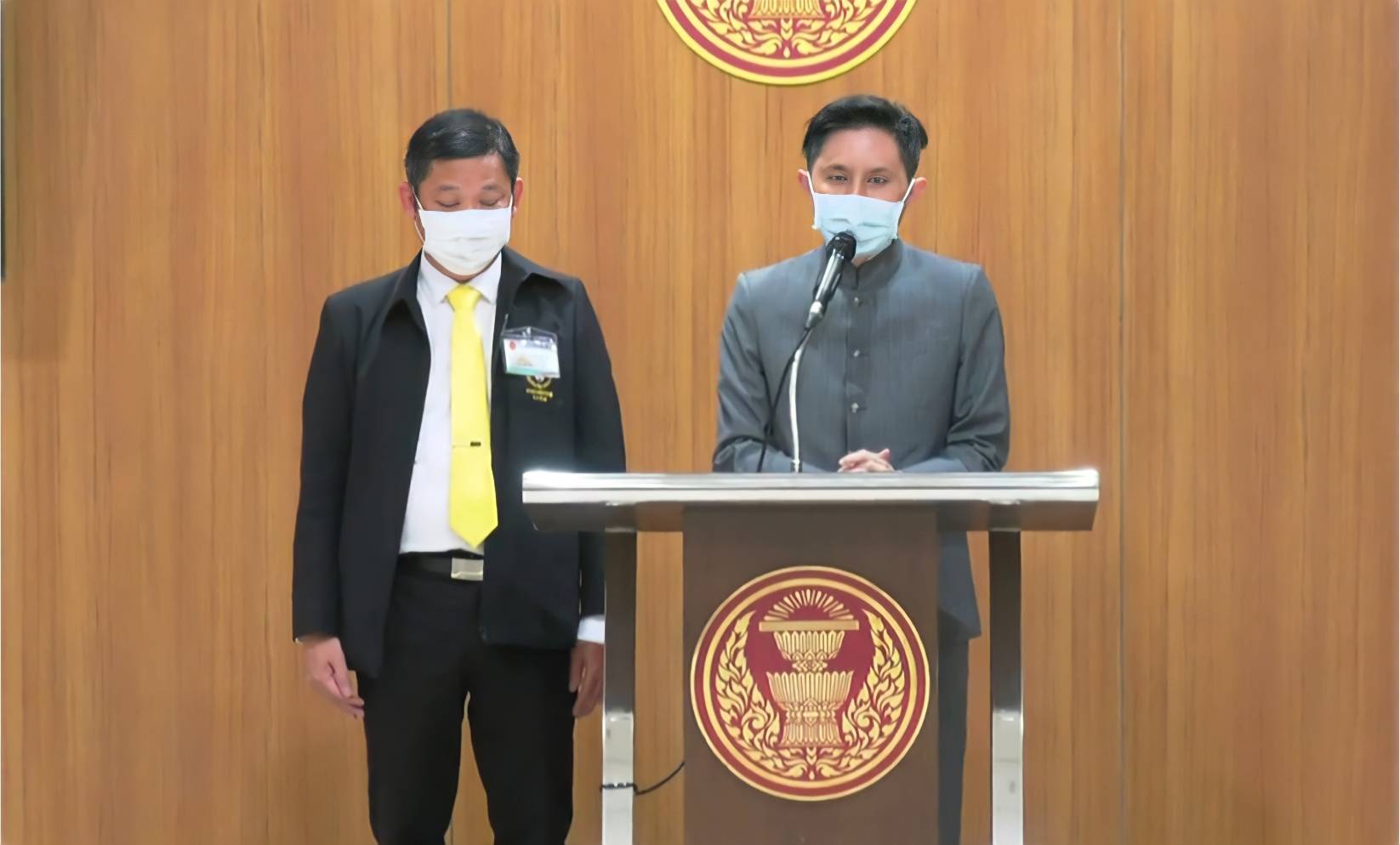 โฆษกฯ กมธ.กัญชา กัญชง ชี้! ช่อดอกกัญชา ไม่สามารถนำไปโฆษณาได้ ขณะเดียวกันได้เร่งร่างกม.ให้แล้วเสร็จภายในสิงหาคมนี้ ยืนยัน ปัจจุบันไม่ได้เกิดภาวะสุญญากาศ ซัด! หากใครจำหน่ายให้เด็กเยาวชน มีความผิดตามกฎหมาย มีโทษทางอาญา