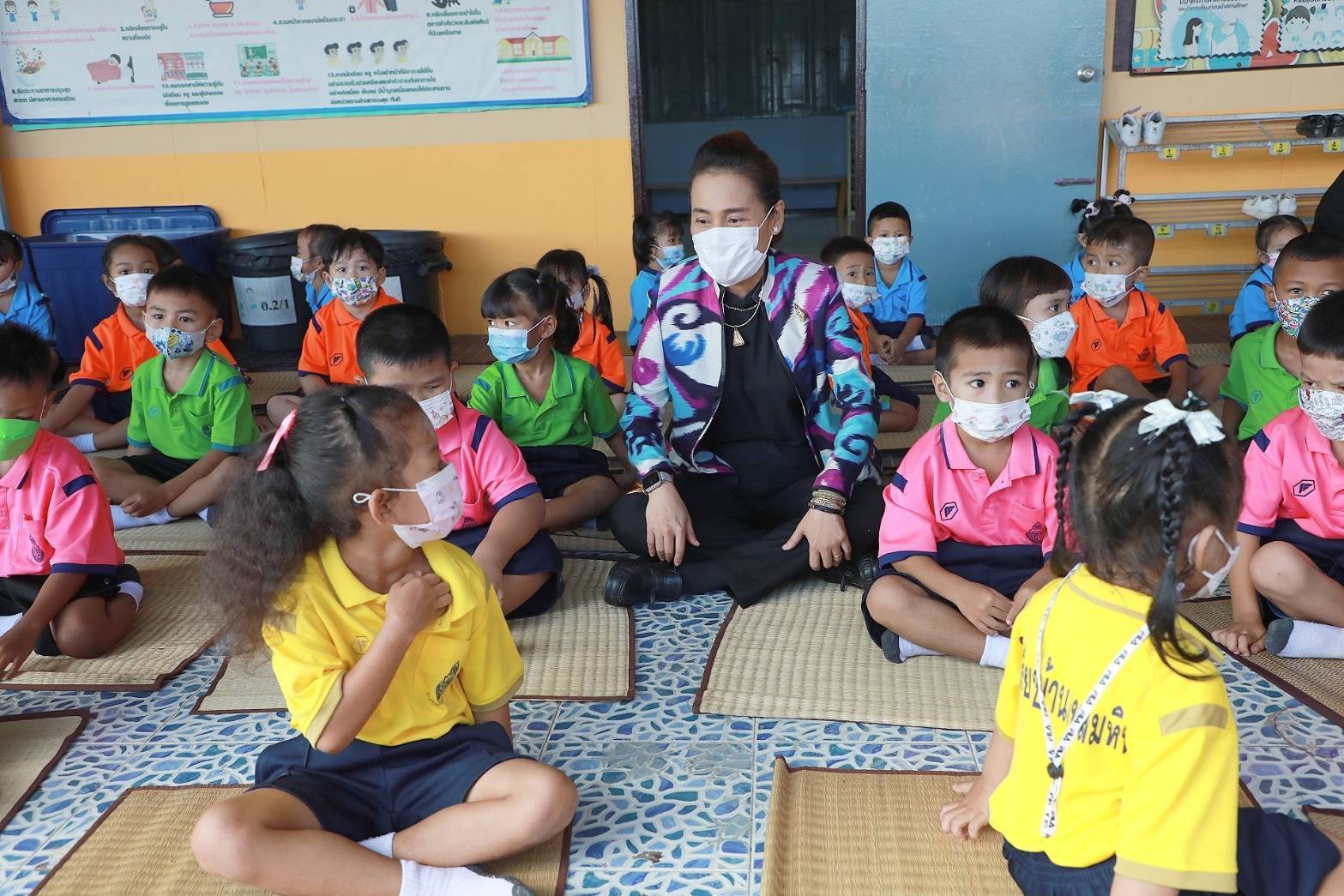 “ครูโอ๊ะ" ลุยงานแต่เช้า ร่วมเคารพธงชาติ ​พร้อมตรวจเยี่ยมโรงเรียนคุณภาพ​ และเปิดโครงการ STEM ณ​โรงเรียนบ้านแหลมหิน จังหวัดปราจีนบุรี