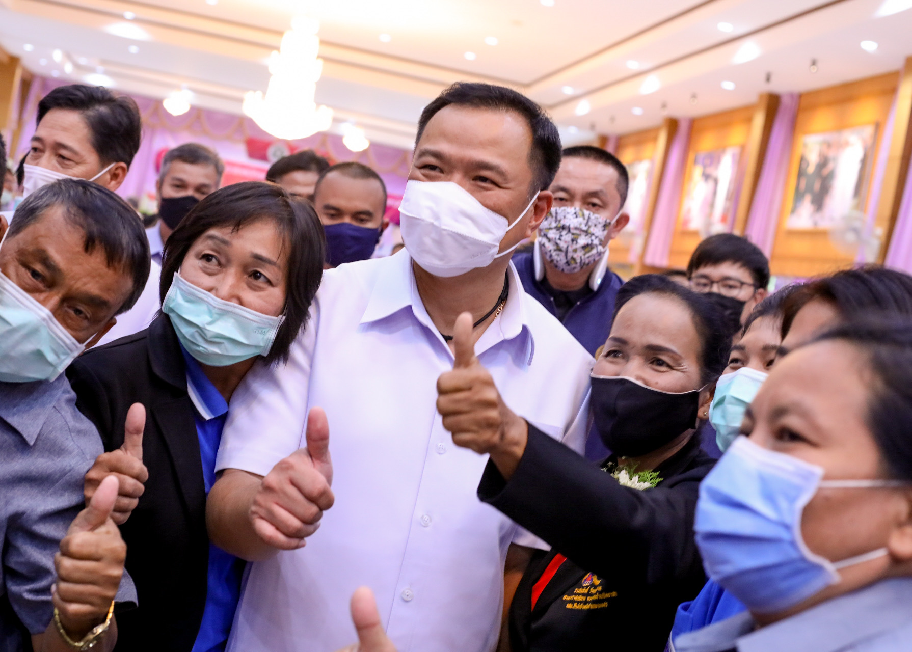 อสม.เฮ! ครม.ไฟเขียวตามข้อเสนอสาธารณสุขจัดงบกลาง 1,050 ล้านบาท จ่ายค่าตอบแทนสร้างขวัญกำลังใจ อสม.และอสส เดือนละ 500 บาทเป็นเวลา 2 เดือน