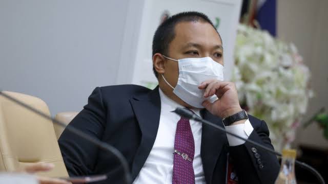 ไม่มีใครผูกขาดโมลนูพิราเวียร์ ! “พลพีร์” แจง “เจษฎา” ปมกล่าวหารัฐกักตุนยาโควิด ถามหาจิตสำนึกนักวิชาการดัง หลังโพสต์ยาเถื่อน คือ ยาจริง สร้างความสับสนให้ประชาชน