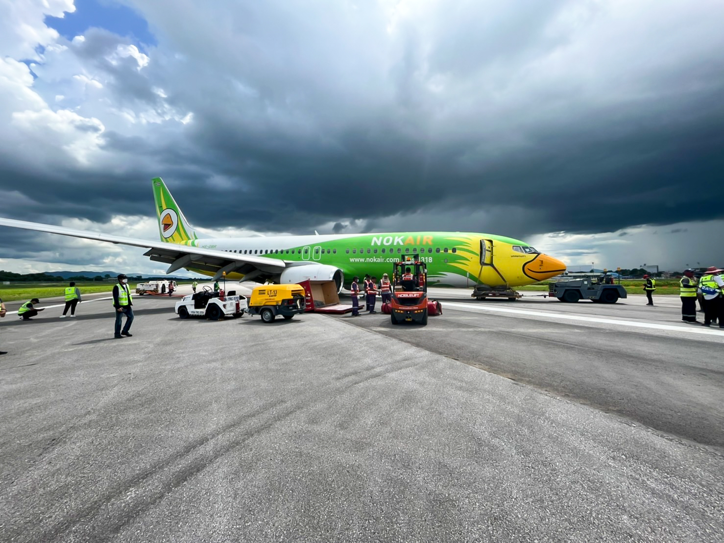 CAAT รายงานการเคลื่อนย้ายอากาศยานออกจากทางวิ่ง เข้าสู่หลุมจอดอากาศยานได้สำเร็จ พร้อมเคลียร์พื้นที่สนามบินกลับสู่มาตรฐานความปลอดภัย