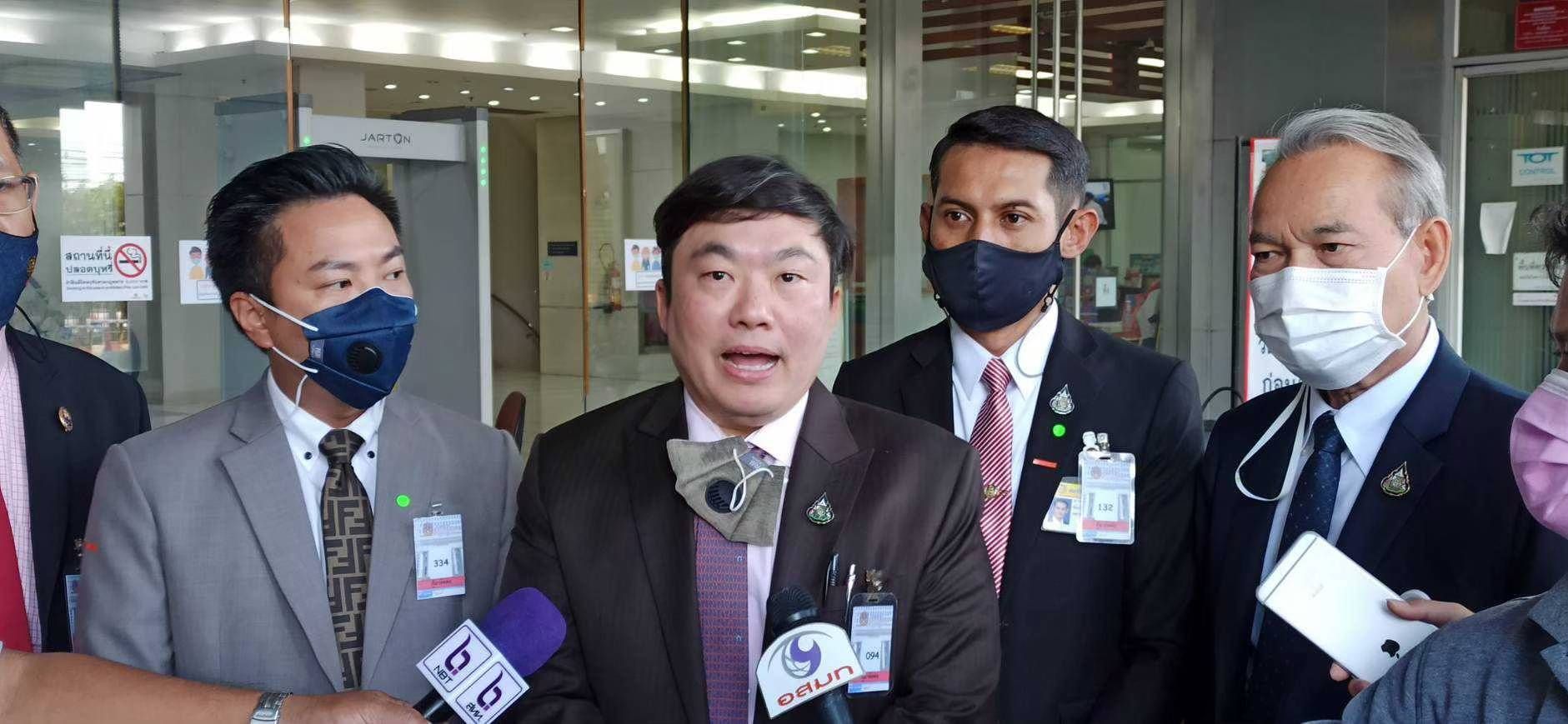 ส.ส.ภูมิใจไทย จี้ สภา กทม.รื้อสัญญารถไฟฟ้า สายสีเขียว ในอดีต ที่ไม่เป็นธรรมกับประชาชน ควรนำมาทบทวนใหม่ ในคราวเดียวกัน จี้ นักเมือง หาเสียง 20, 25, 30, 35 บาทตลอดสาย ออกมารับผิดชอบด้วย