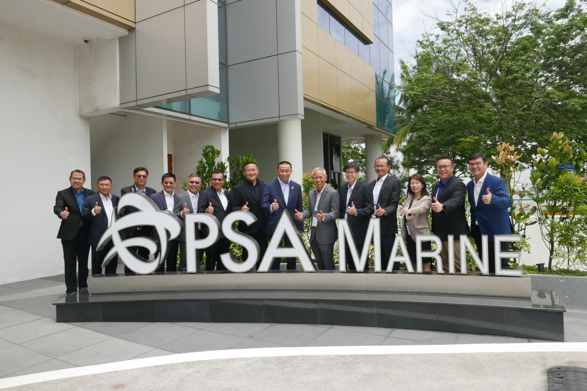 ศักดิ์สยาม และ คณะผู้บริหารการท่าเรือแห่งประเทศไทยเดินทางเยี่ยมชมสำนักงาน PSA Marine  ณ สาธารณรัฐสิงคโปร์