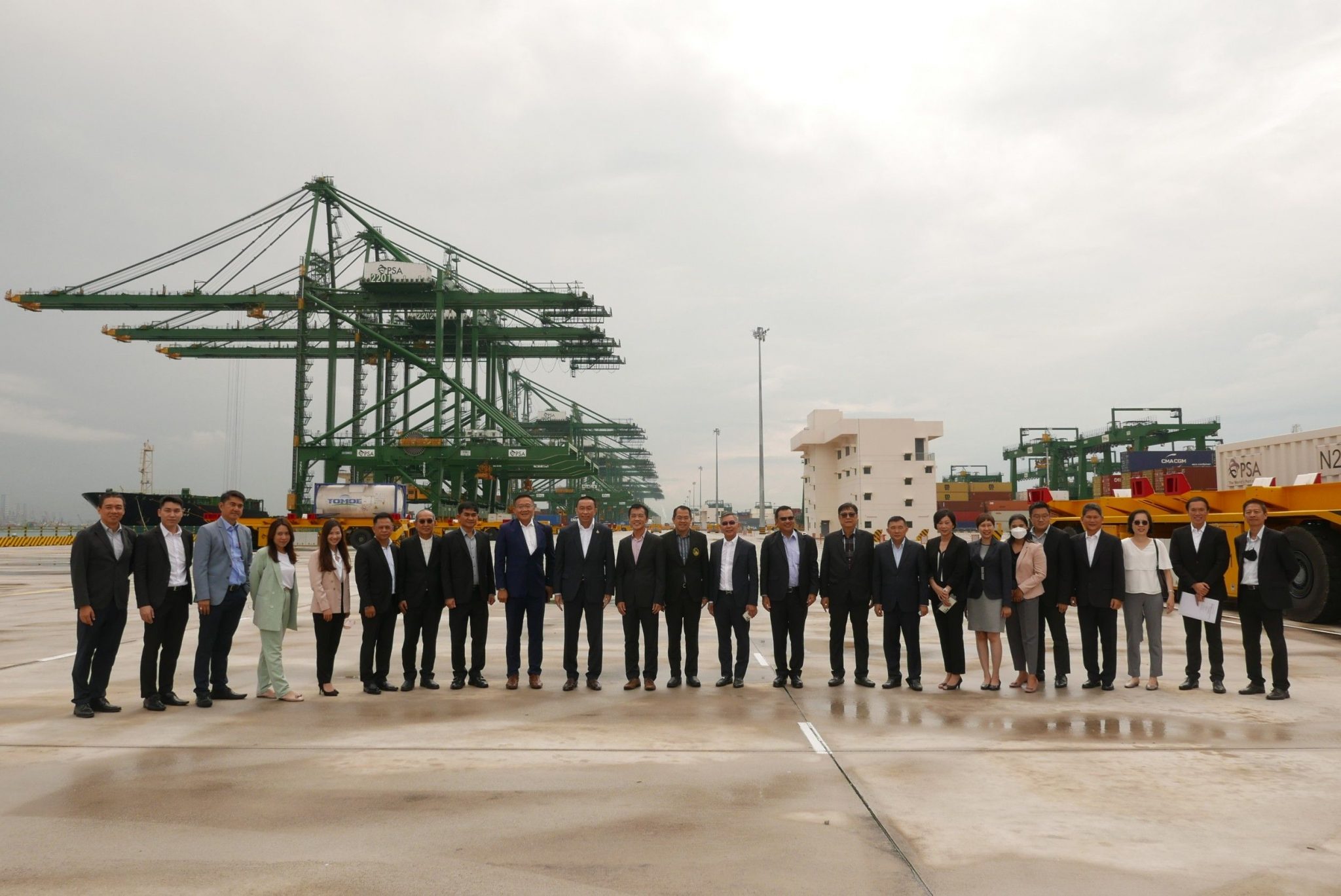"ศักดิ์สยาม"และคณะผู้บริหารการท่าเรือแห่งประเทศไทยเดินทางเยี่ยมชมท่าเรือ Tuas ณ สาธารณรัฐสิงคโปร์ เพื่อศึกษาระบบการปฏิบัติการท่าเรืออัตโนมัติ (Port Automation)