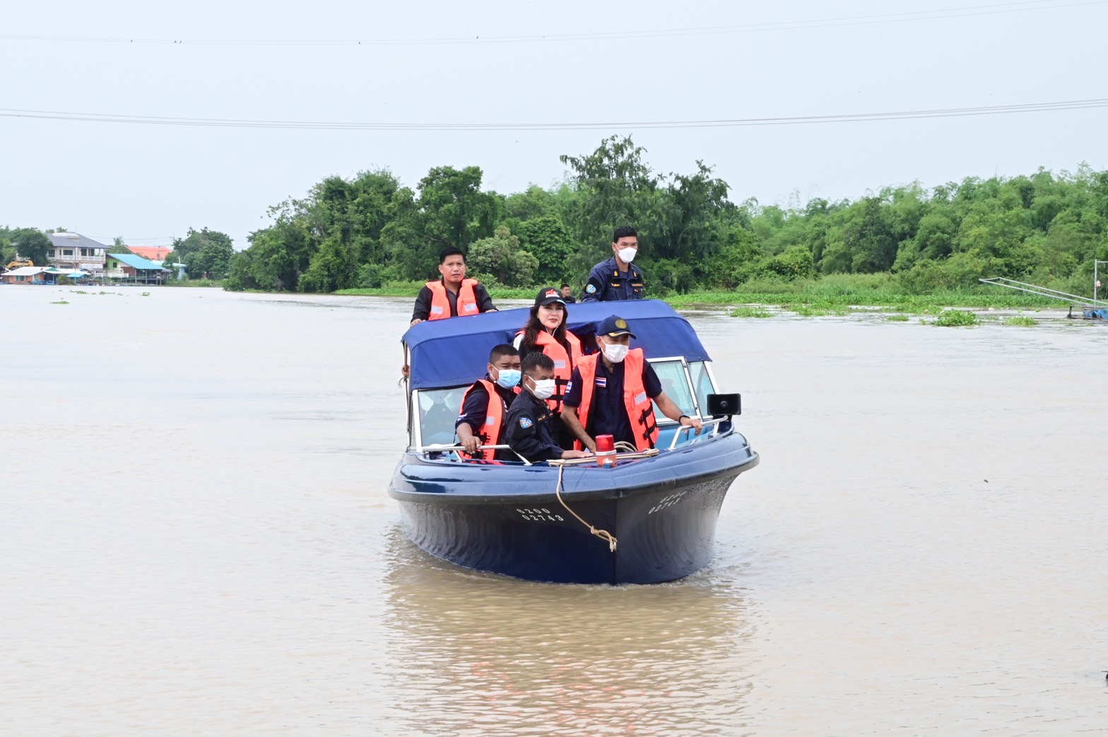 รมช.มนัญญา นำคณะ ติดตามสถานการณ์น้ำสะแกกรัง