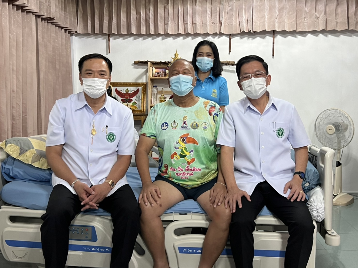 เพื่อนซี้ ! “อนุทิน” เยี่ยมแม่ทัพภาค 4 ถึงบ้านพักทหาร เผย อาการดีขึ้นตามลำดับ