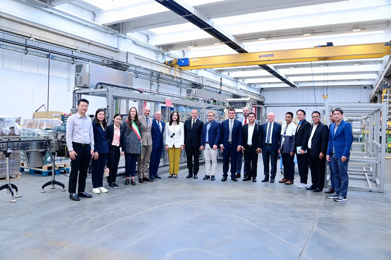 ต่างประเทศชื่นชม ‘รมช.มนัญญา’ ขับเคลื่อนนโยบายแบน 3 สาร ยกไทยเป็นประเทศดินดีสมบูรณ์ ‘หญ้าก็ยังหวาน’ พร้อมนำทีม อสค. เยี่ยมชมกระบวนการผลิตเครื่องจักรท้ายไลน์อุตสาหกรรมบรรจุภัณฑ์ ปลอดเชื้อสำหรับเครื่องดื่ม