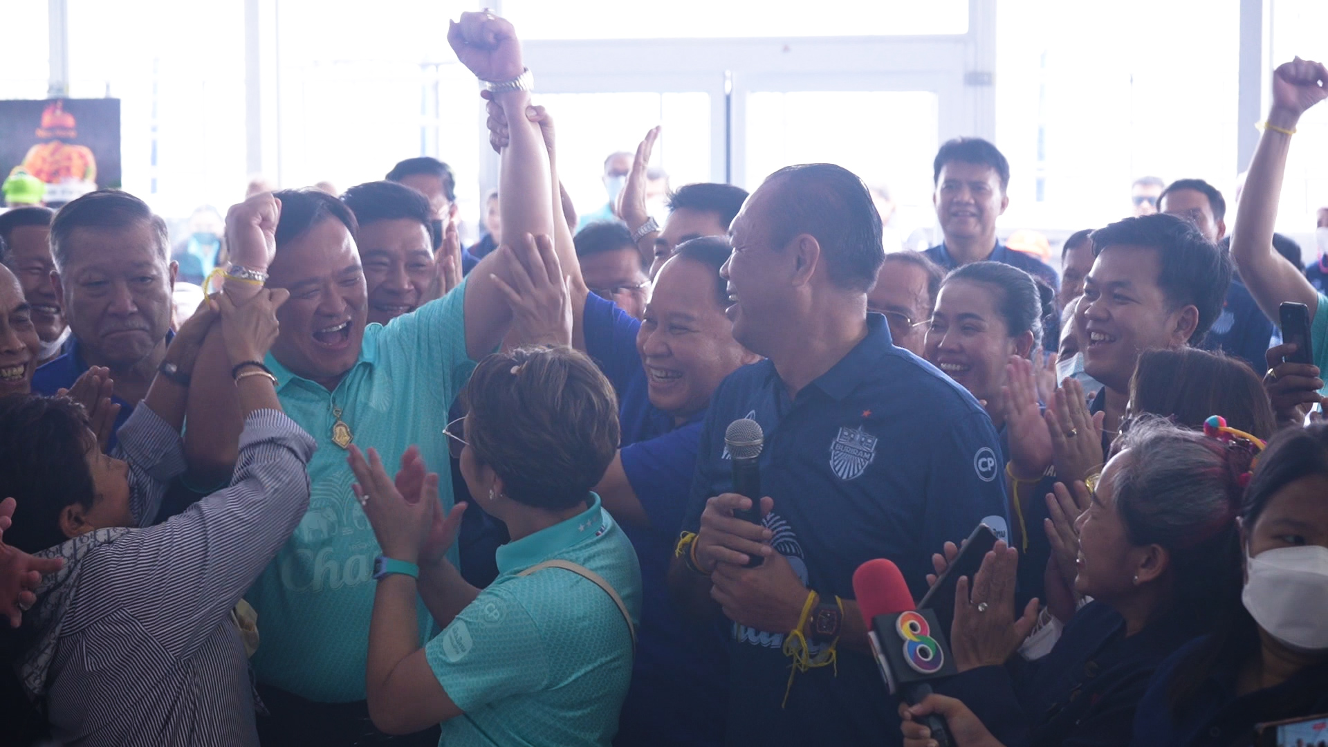 “อนุทิน” ร่วมงานวันเกิด “เนวิน” ปลื้ม ได้พร ภูมิใจไทย กวาด 120 ที่นั่ง ยินดีเห็นนักการเมืองต่างพรรคมาร่วมกิจกรรม ยันไม่เกี่ยวกับการย้ายพรรค