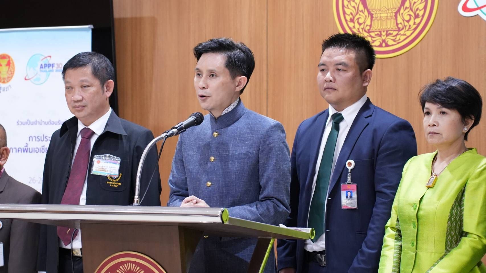 “ปานเทพ” โต้ ส.ส.เพื่อไทย อย่ามั่วโยงกัญชากับการกราดยิงเด็ก แนะอ่านหนังสือให้มากขึ้นแล้วจะพบว่ากัญชาช่วยลดปัญหายาบ้าและอาชญากรรมได้