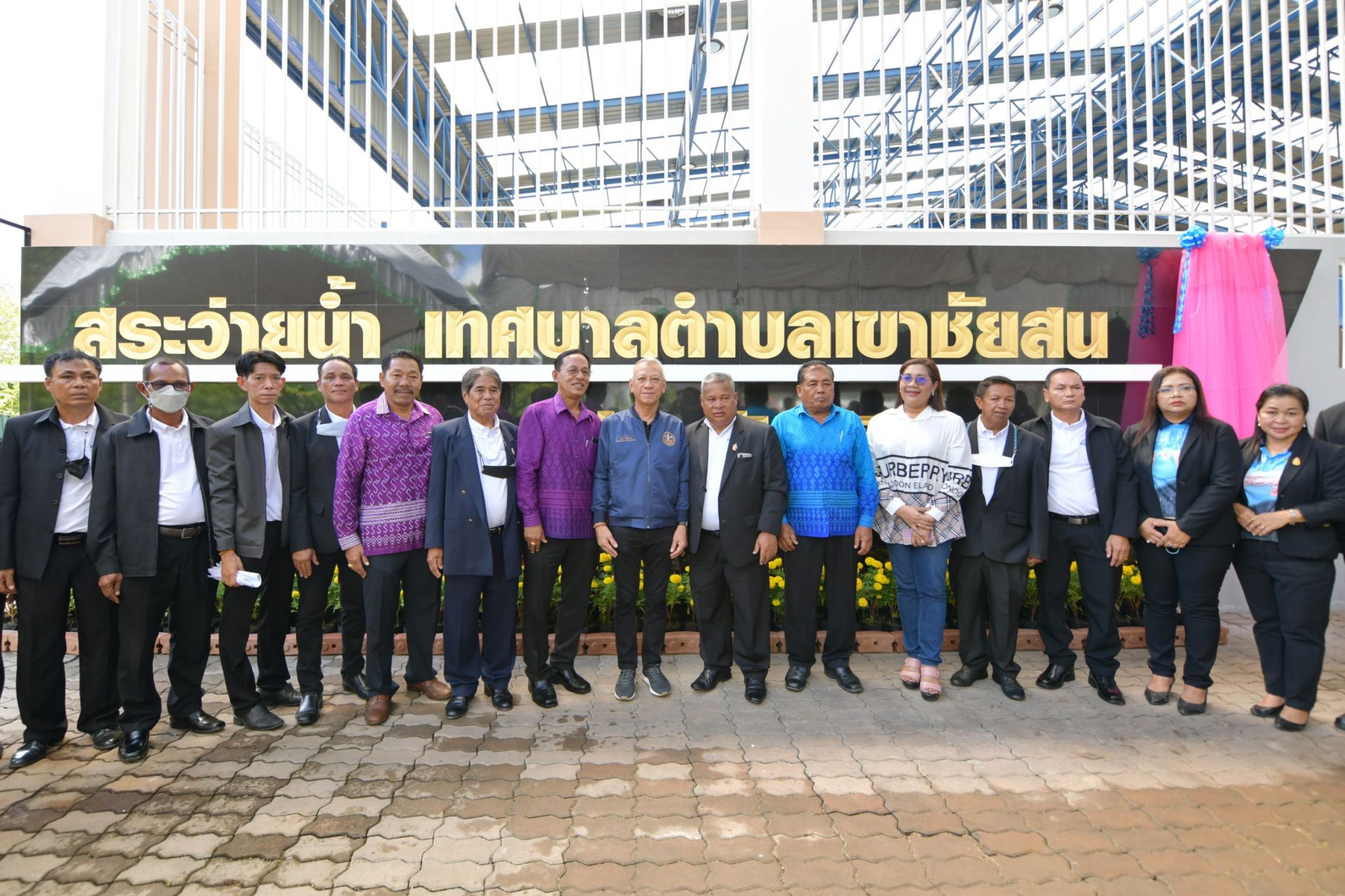 รมว.กก. เป็นประธานพิธีเปิดสระว่ายน้ำเทศบาลตำบลเขาชัยสน