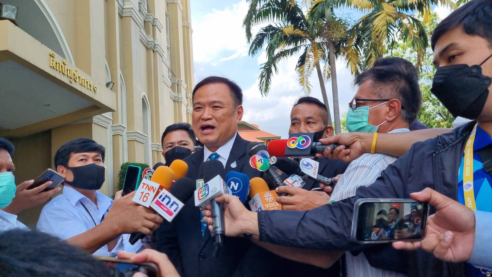 ผิดสัตยาบันฟอร์มรัฐบาล ! “อนุทิน” อัด “พรรคร่วม” ขวาง พ.ร.บ.กัญชา แถมจะผลักกลับเป็นยาเสพติด เผย ก่อนจับมือ คุยกันรู้เรื่องแล้ว