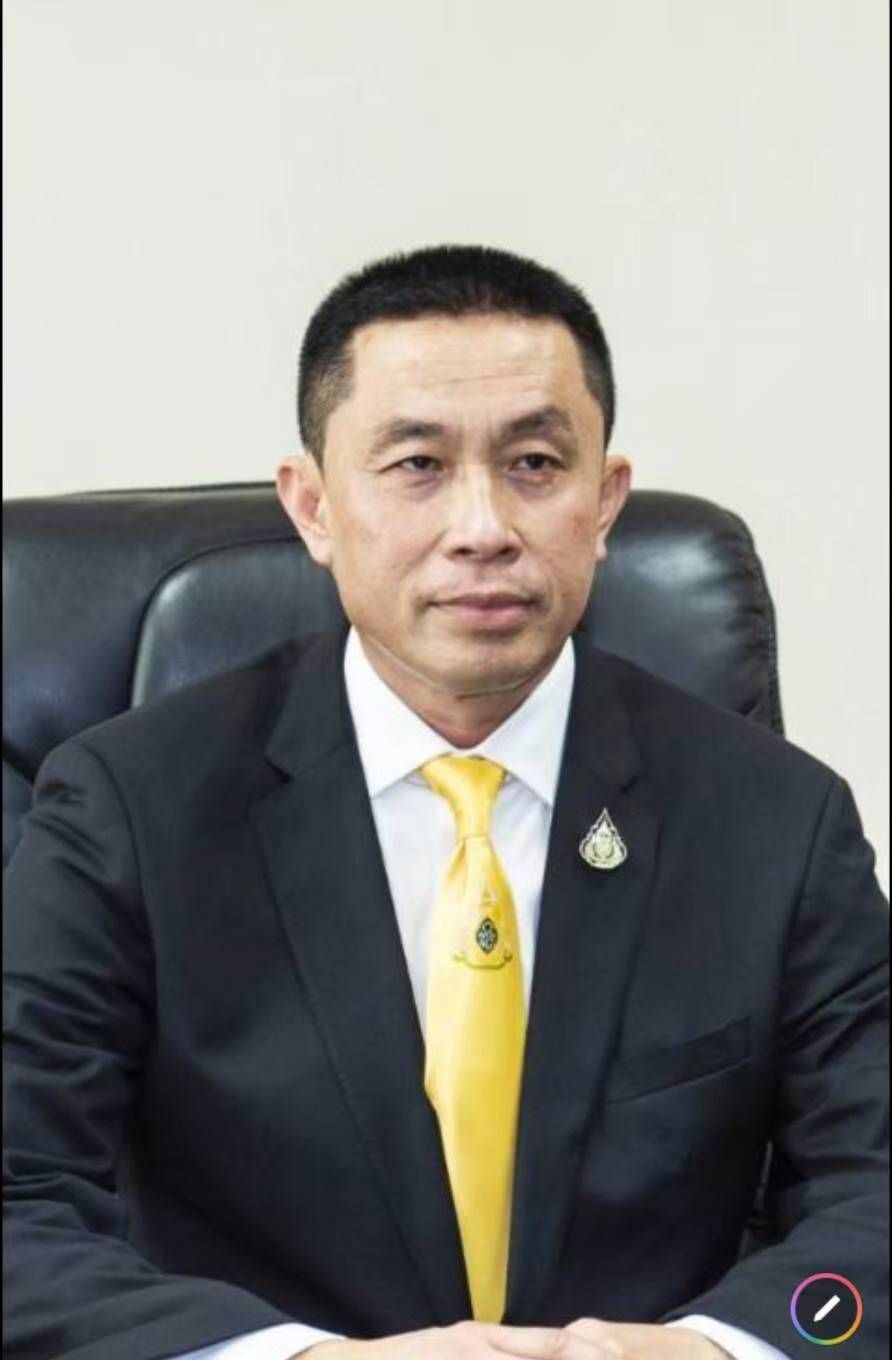 “ศักดิ์สยาม” สั่งด่วนให้กรมทางหลวงลงพื้นที่แก้ไขกรณีรถยนต์ไฟฟ้าพุ่งชนแท่งแบริเออร์บนถนนมิตรภาพพื้นที่ อ.เขาสวนกวาง จ.ขอนแก่น พร้อมเยียวยาผู้เสียหาย