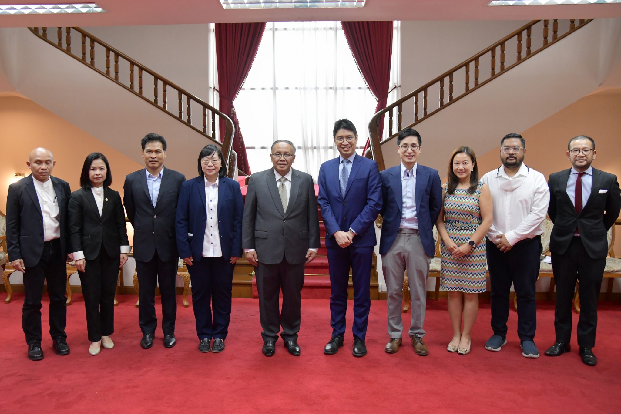 ที่ปรึกษารัฐมนตรีว่าการกระทรวงการท่องเที่ยวและกีฬา ให้ สำนักงานเศรษฐกิจและการค้าฮ่องกงประจำกรุงเทพมหานคร (HKTEO Bangkok) และคณะ เข้าพบ เพื่อร่วมหารือการพัฒนากีฬาวิ่งเทรลระหว่างประเทศไทยและฮ่องกง และการสนับสนุนการแข่งขัน Doi Inthanon Thailand by UTMB และ การแข่งขัน Amazean Jungle Thailand by UTMB